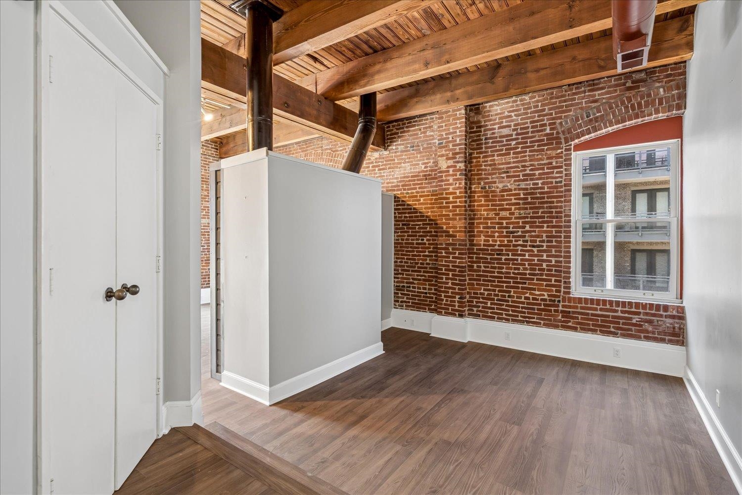 262 Wagner Pl 301 Property Photo 17