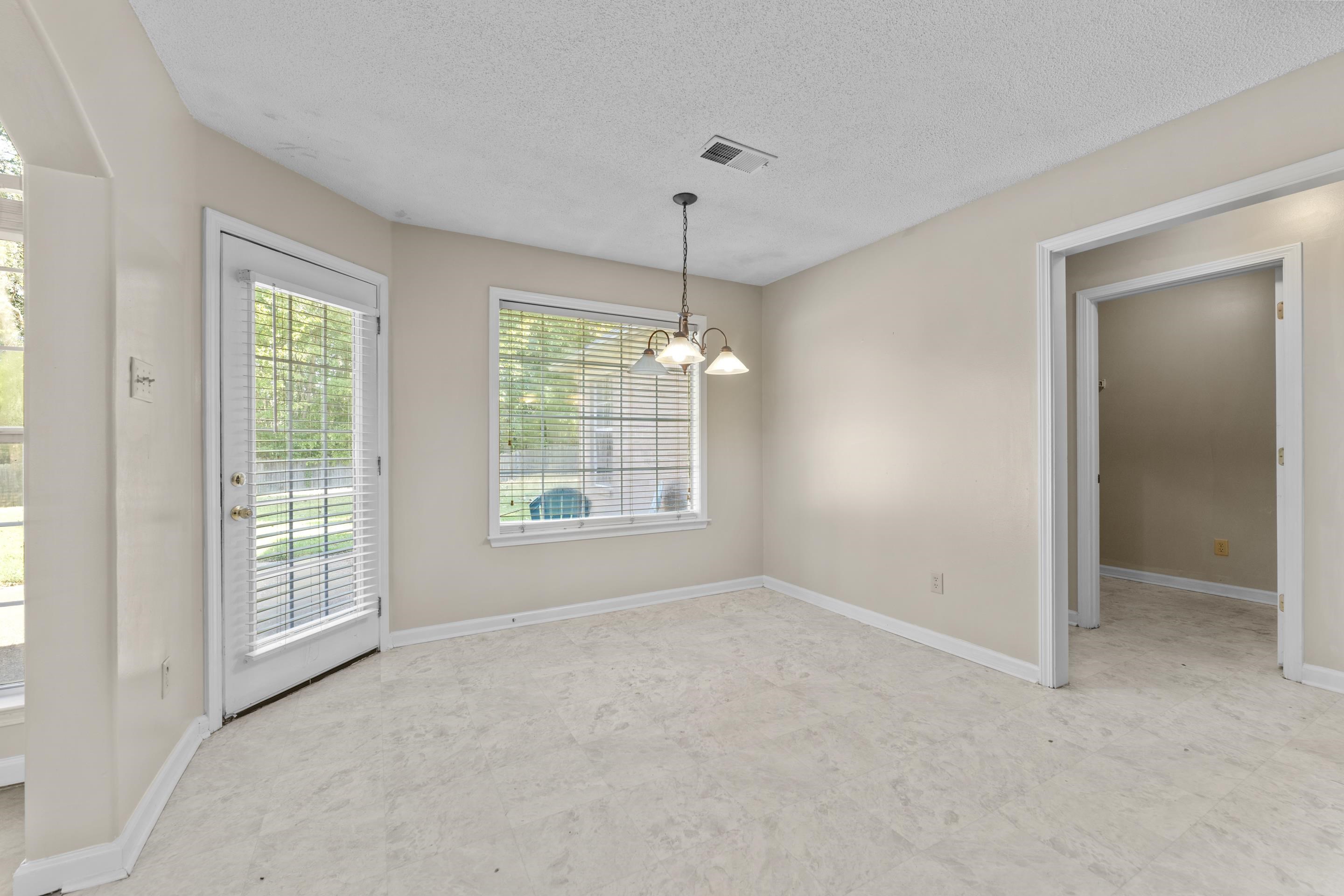 20 Country Brook Dr Property Photo 14