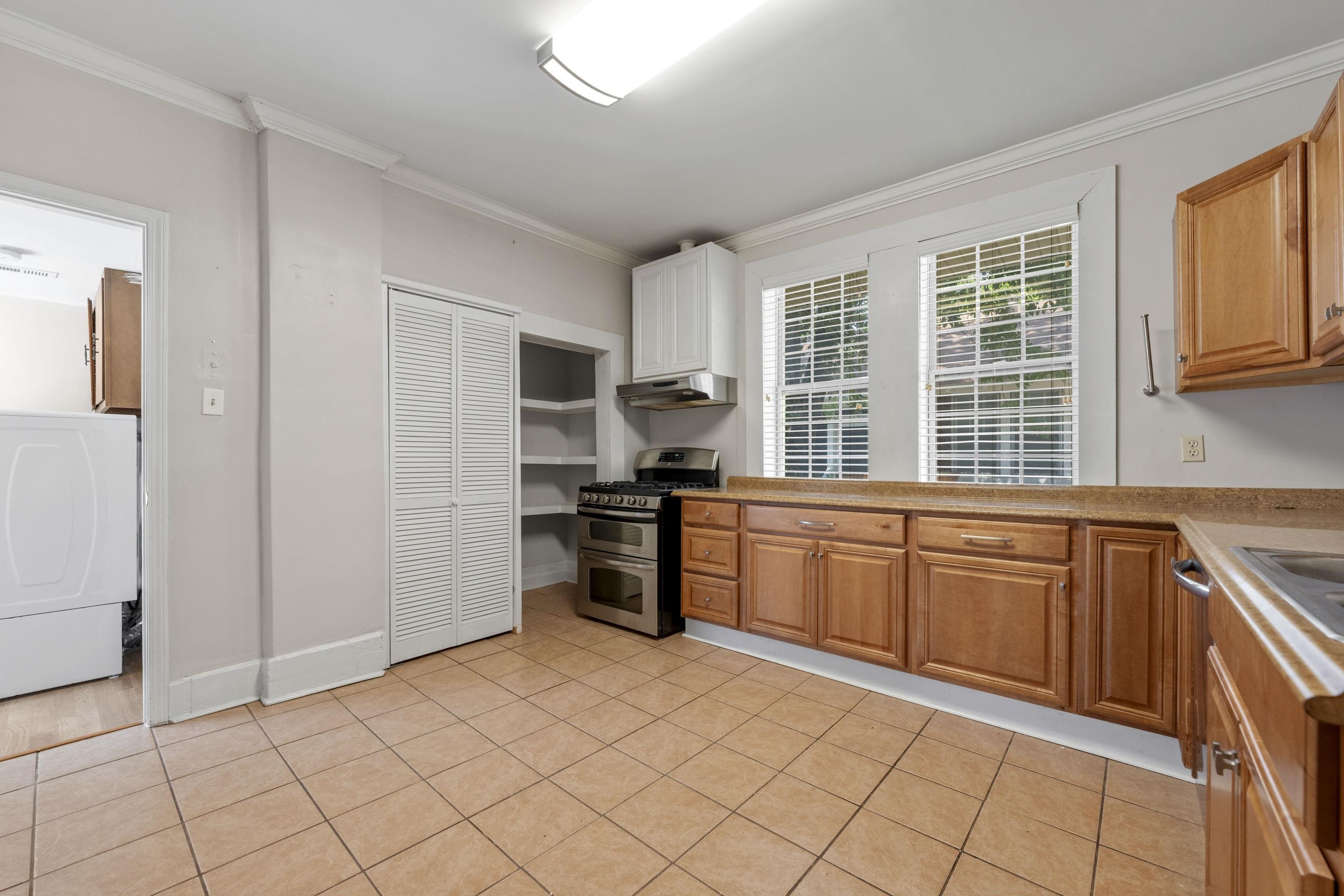 443 N Avalon St Property Photo 12