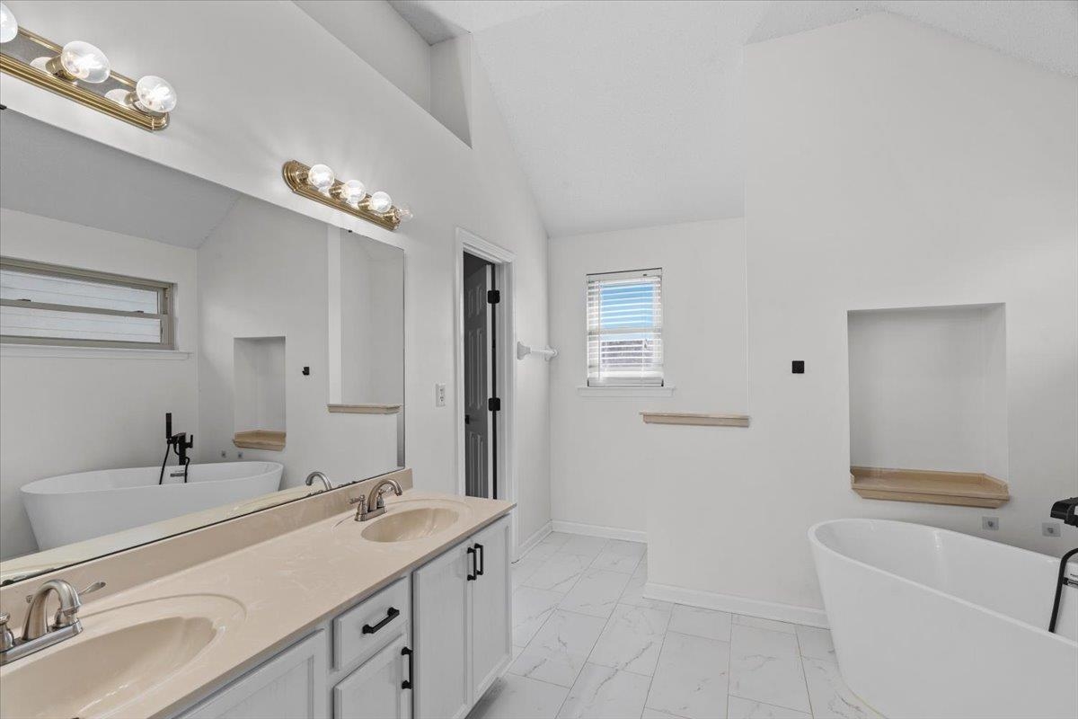 4900 Old Stone Cv Property Photo 15
