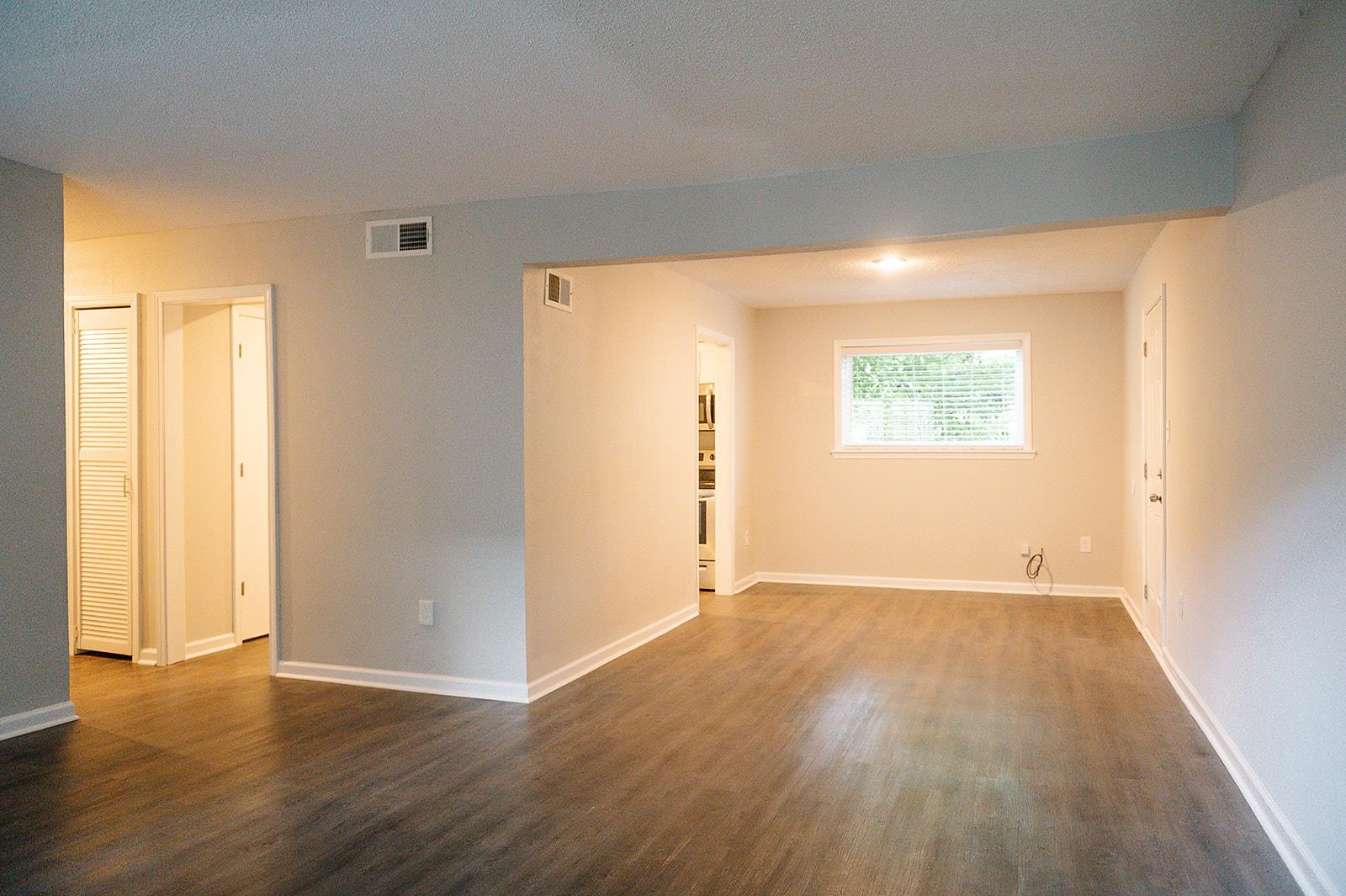 216 N Hollywood St 10 Property Photo 4