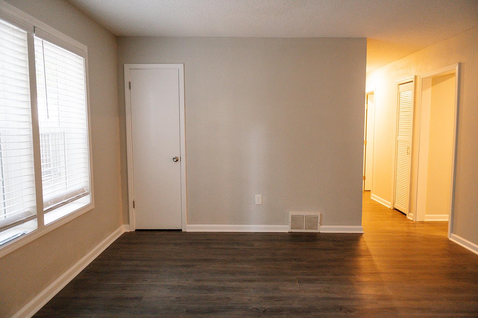 216 N Hollywood St 10 Property Photo 5