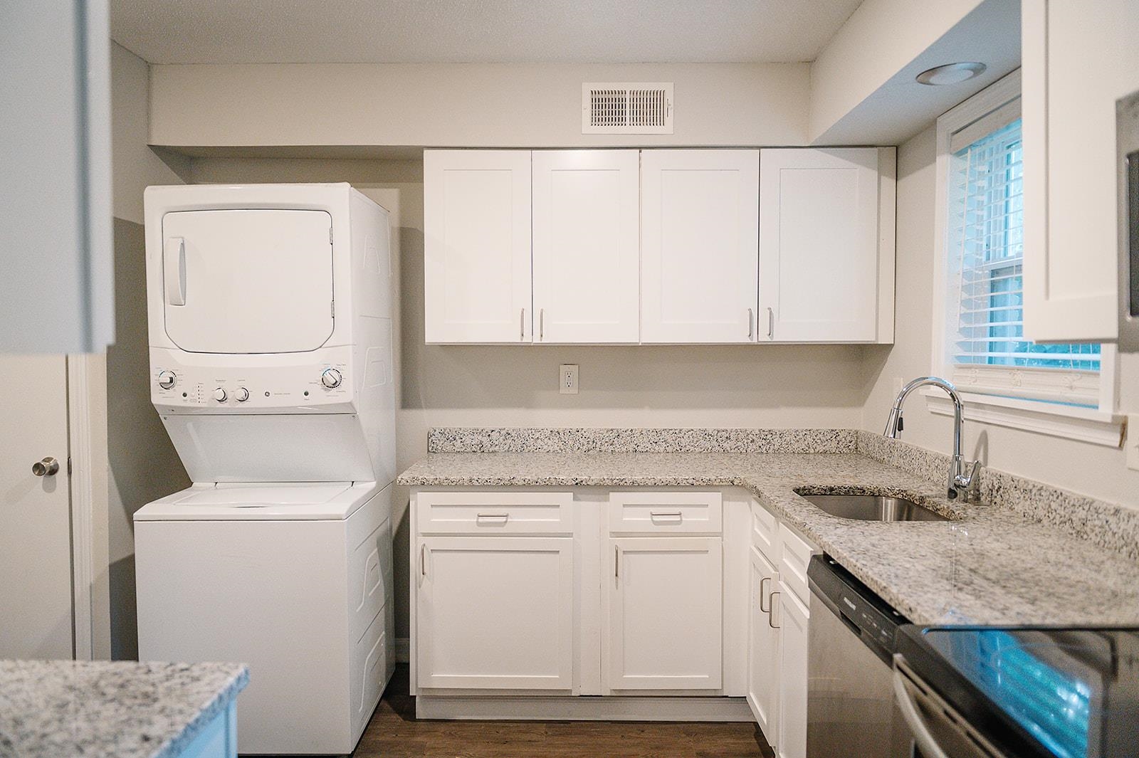 216 N Hollywood St 10 Property Photo 6