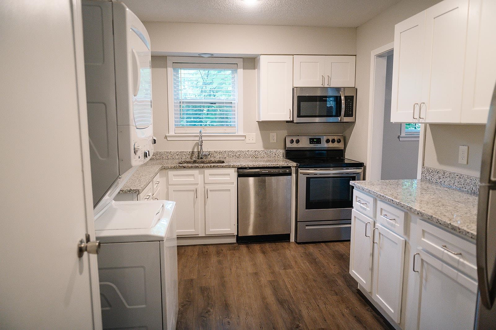 216 N Hollywood St 10 Property Photo 7