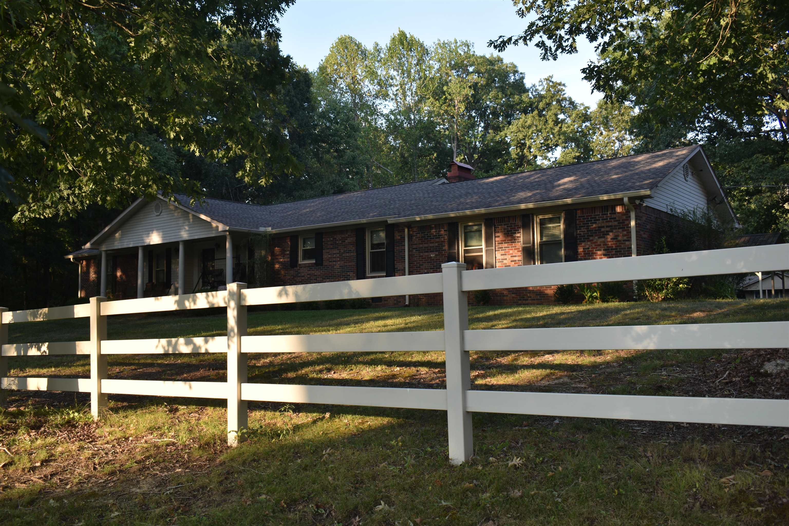 82 Ester Dr Property Photo 3