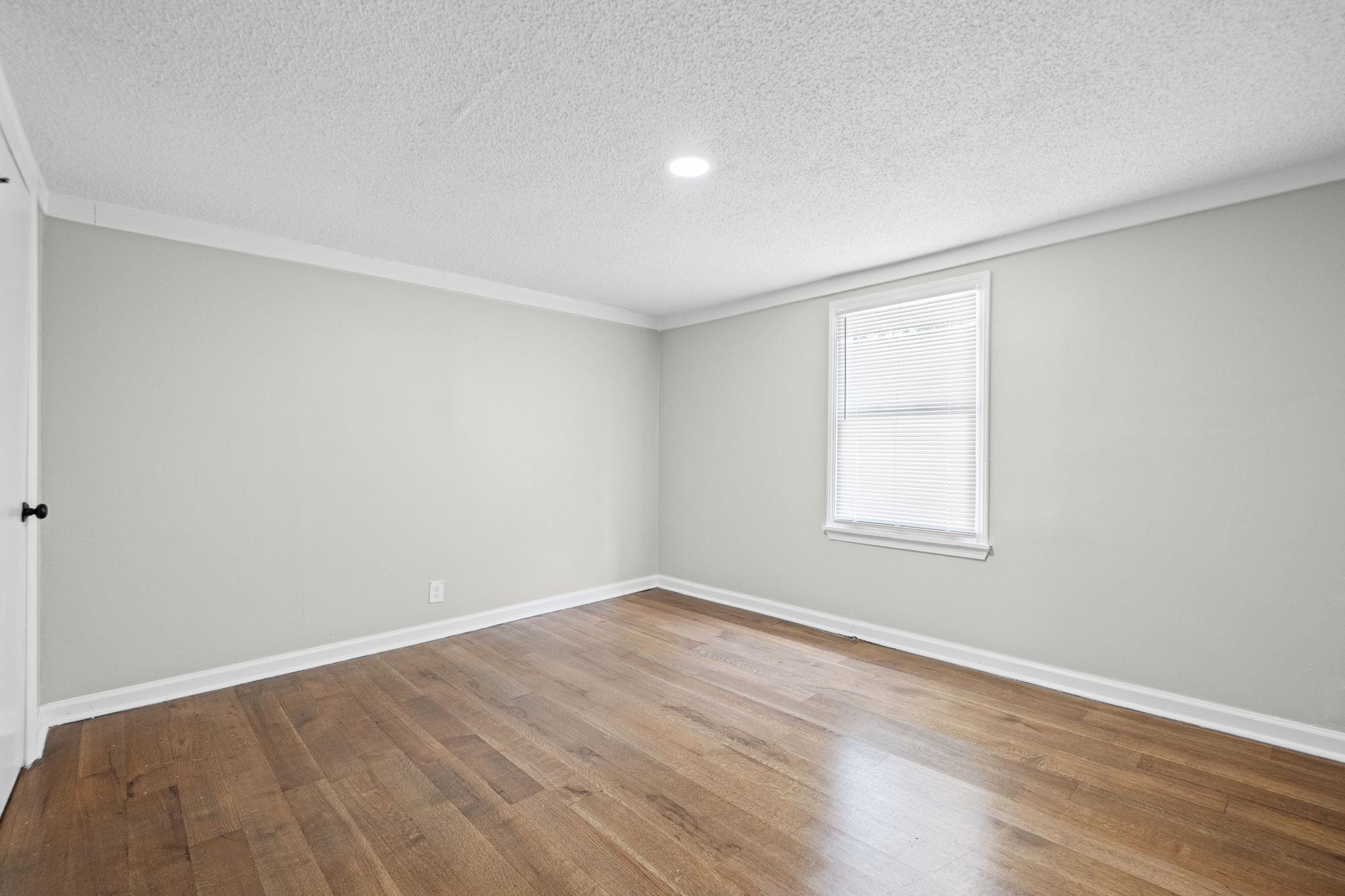 658 Hillcrest St Property Photo 11