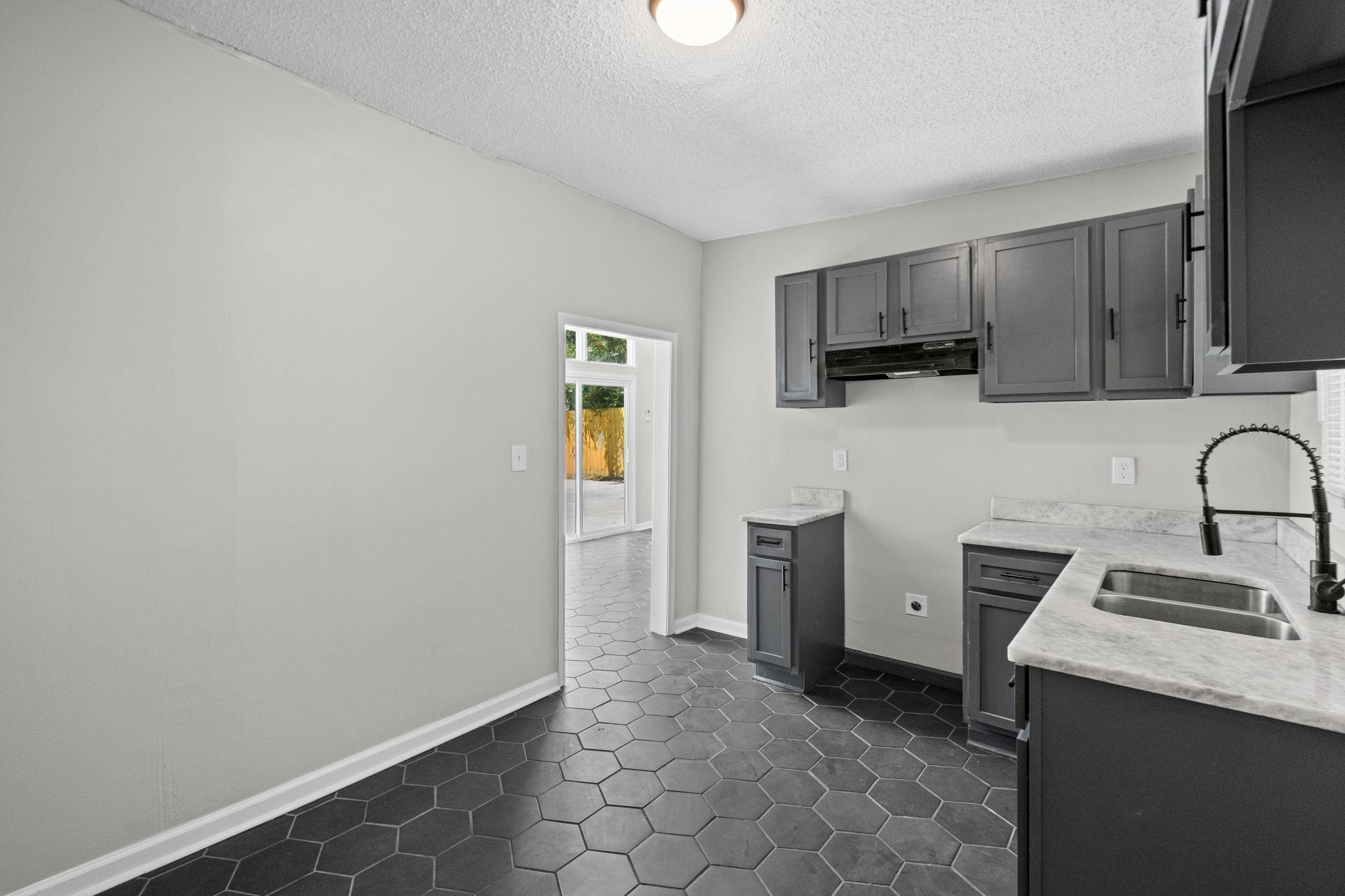 658 Hillcrest St Property Photo 22