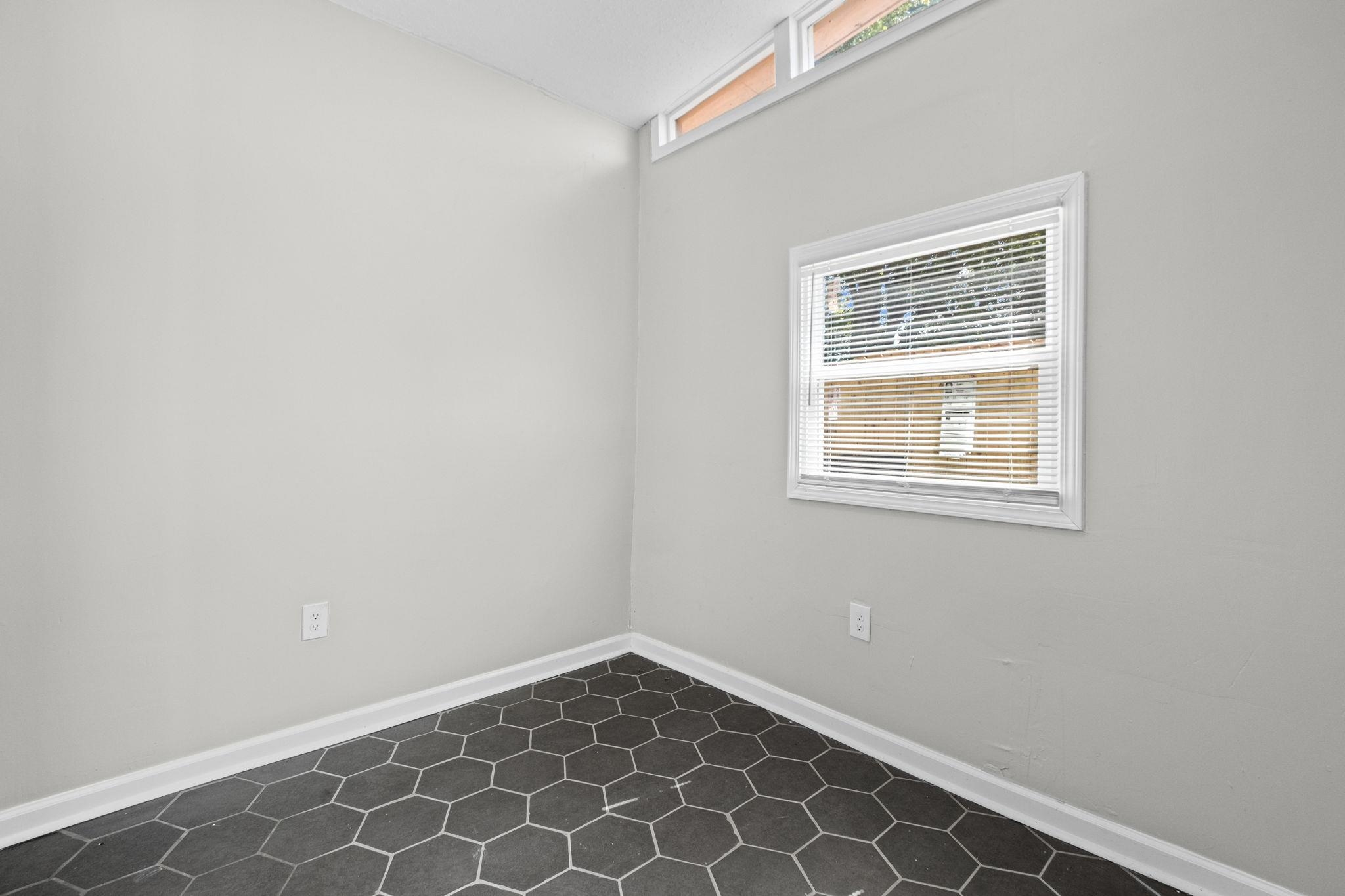 658 Hillcrest St Property Photo 23