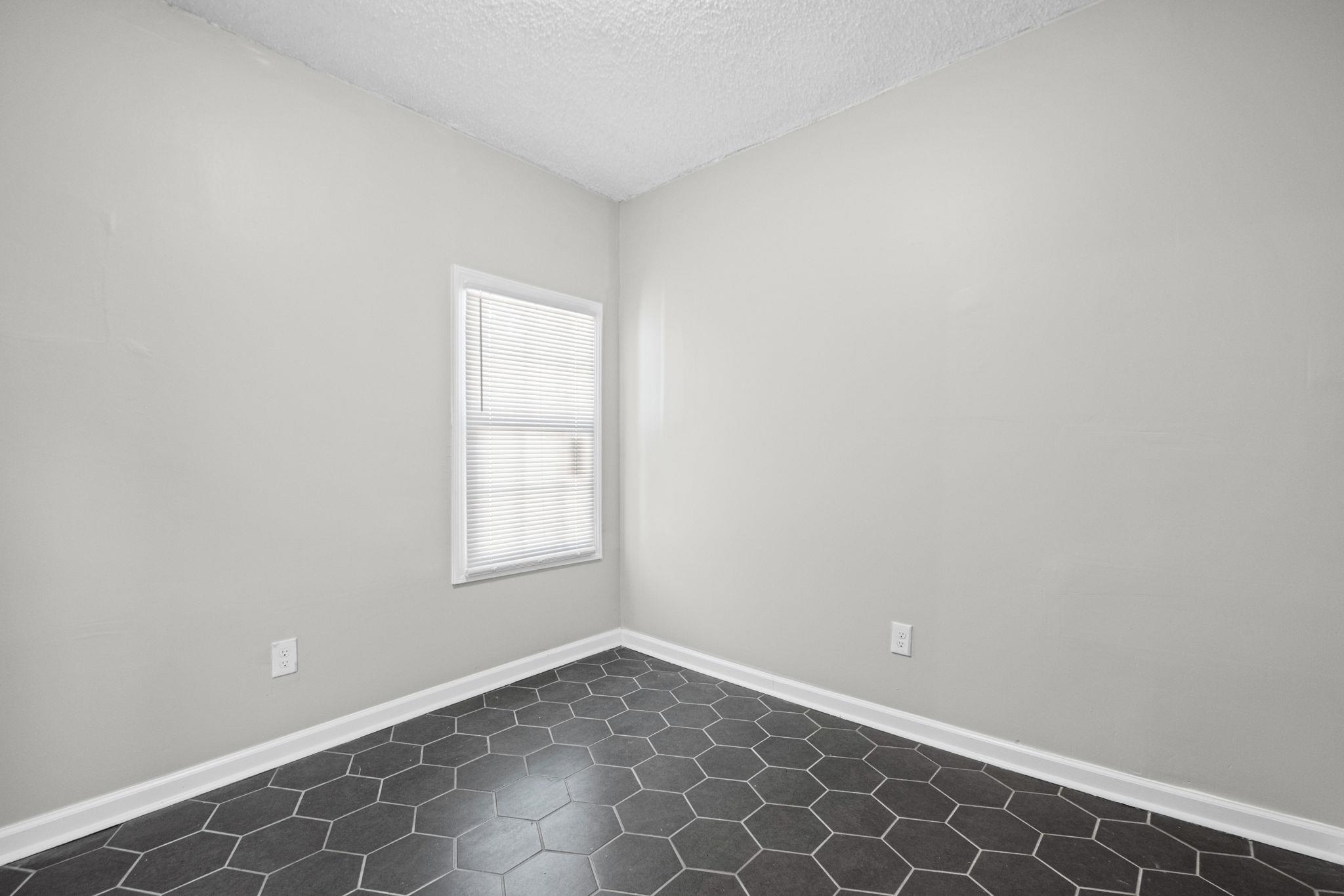 658 Hillcrest St Property Photo 25