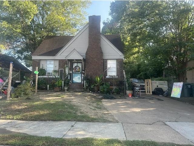 2435 FORREST AVE Property Photo 1