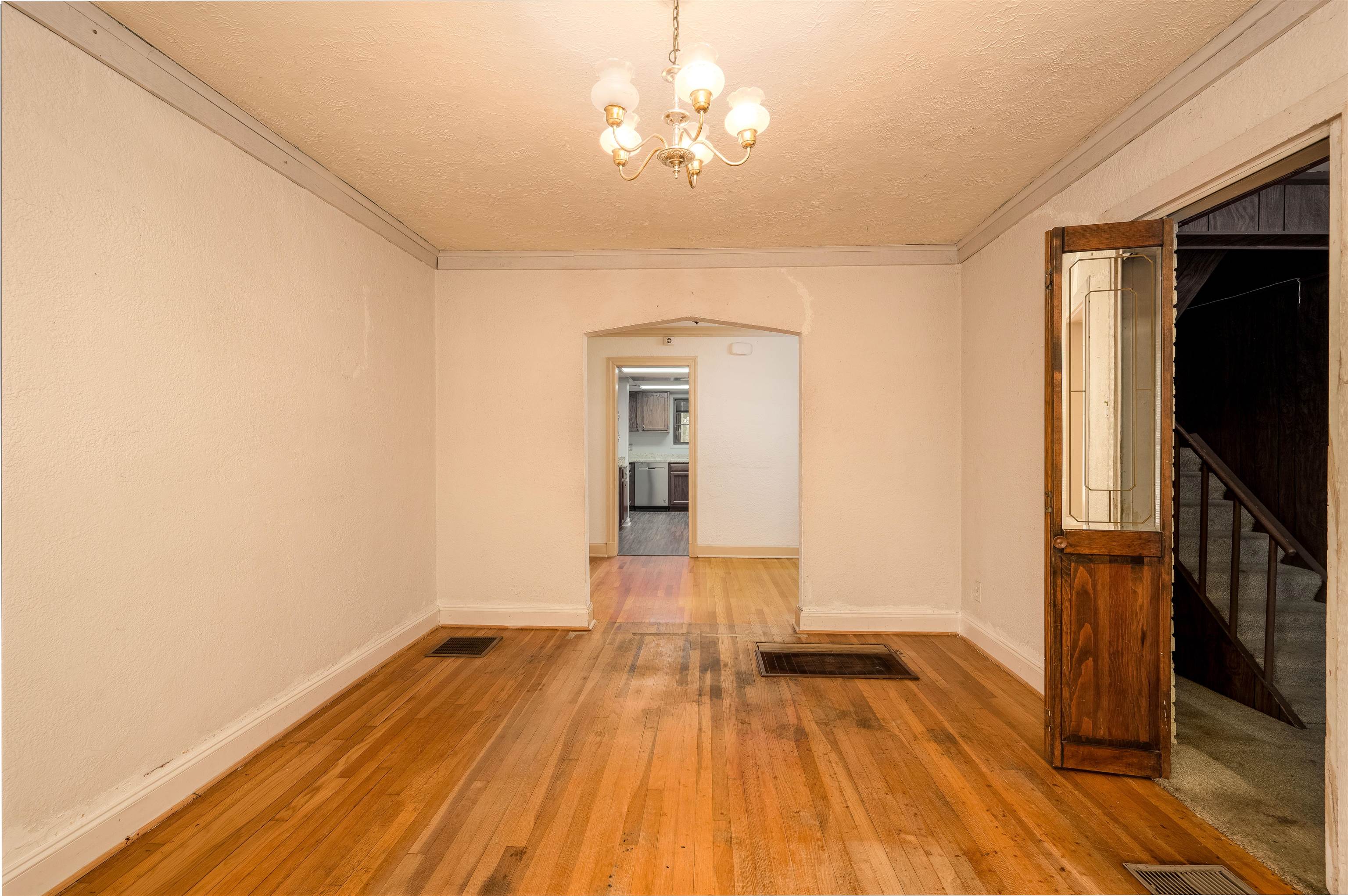 3814 Faxon Ave Property Photo 3