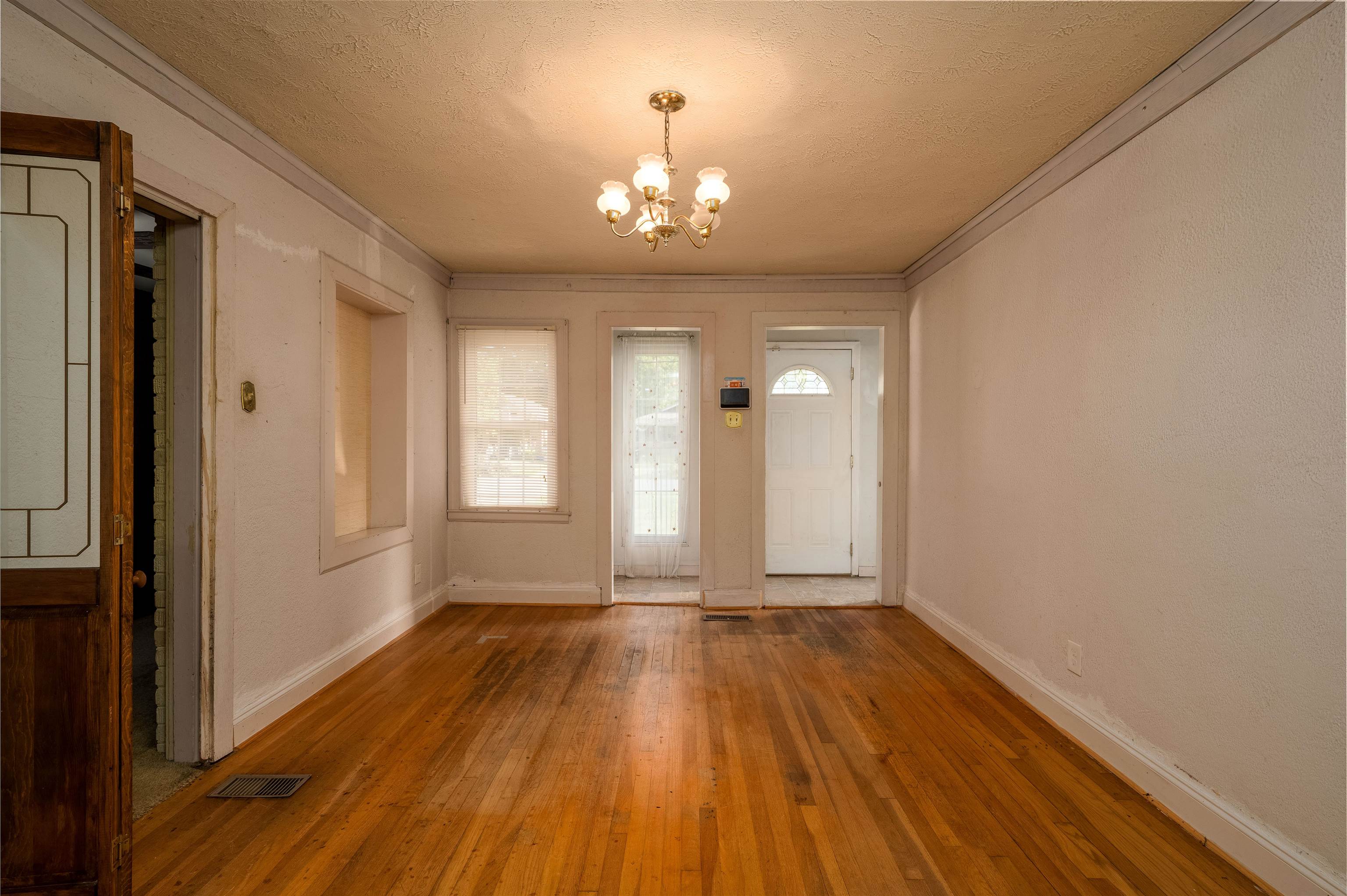 3814 Faxon Ave Property Photo 4