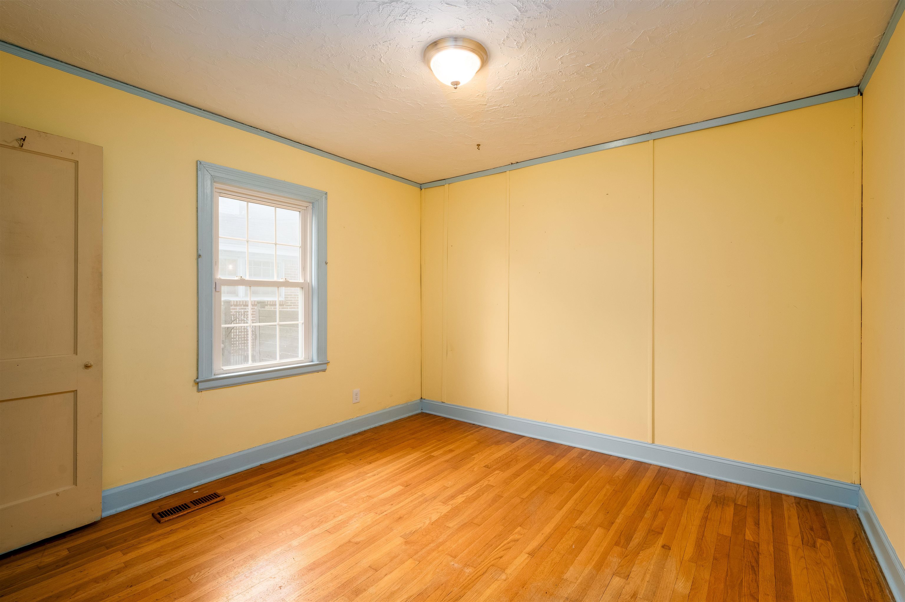 3814 Faxon Ave Property Photo 12