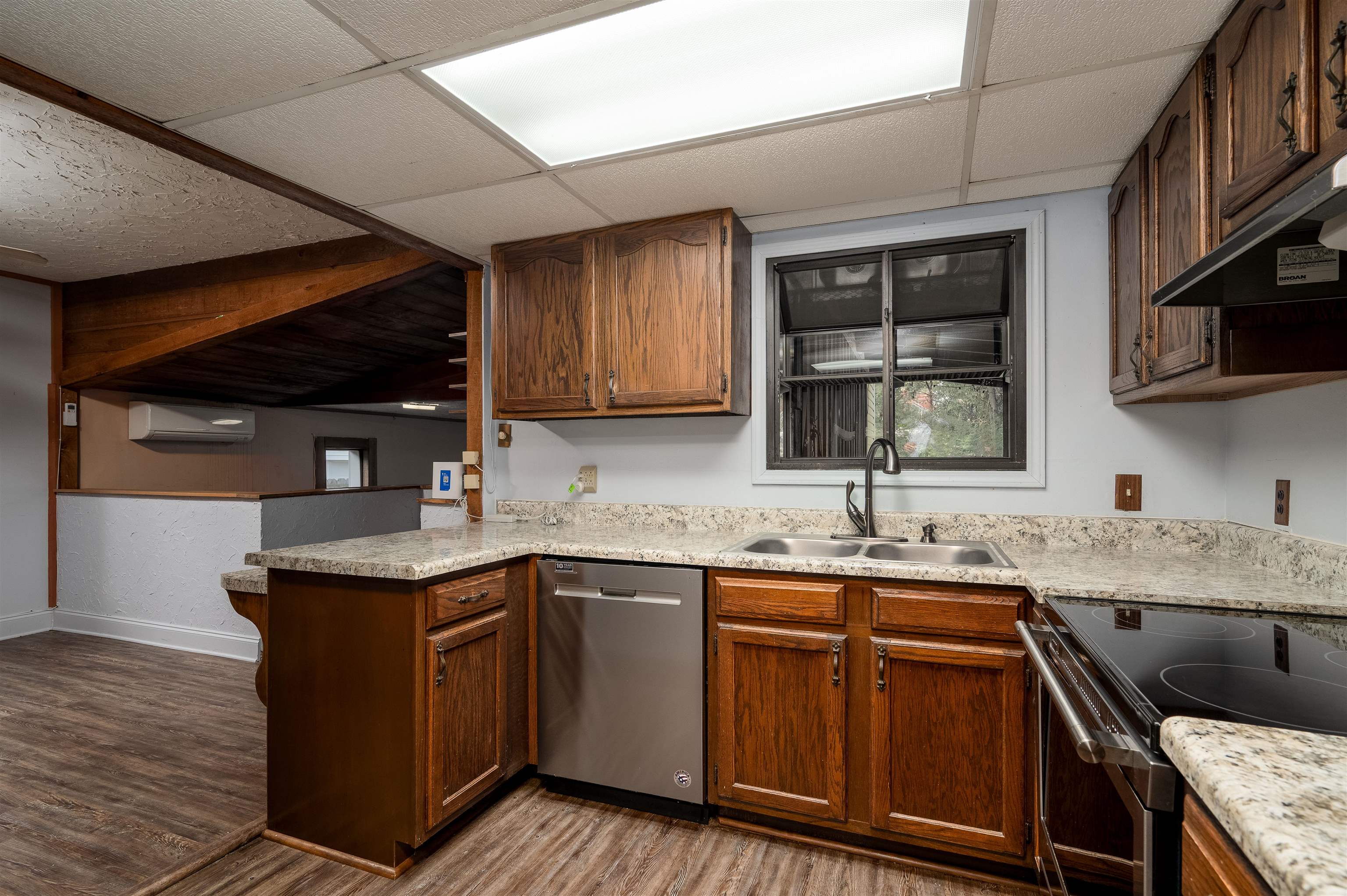 3814 Faxon Ave Property Photo 15
