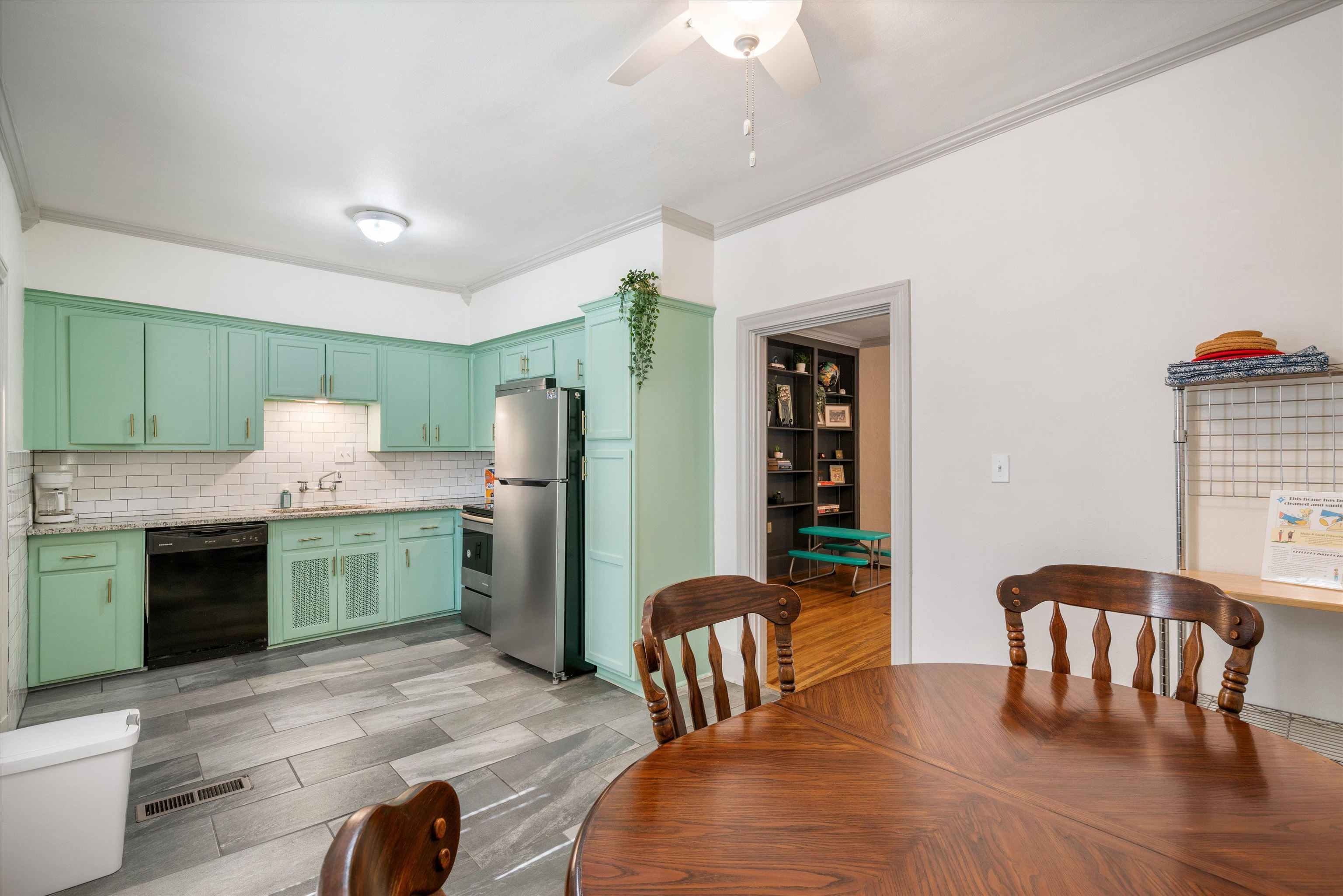 328 N Mclean Blvd Property Photo 3
