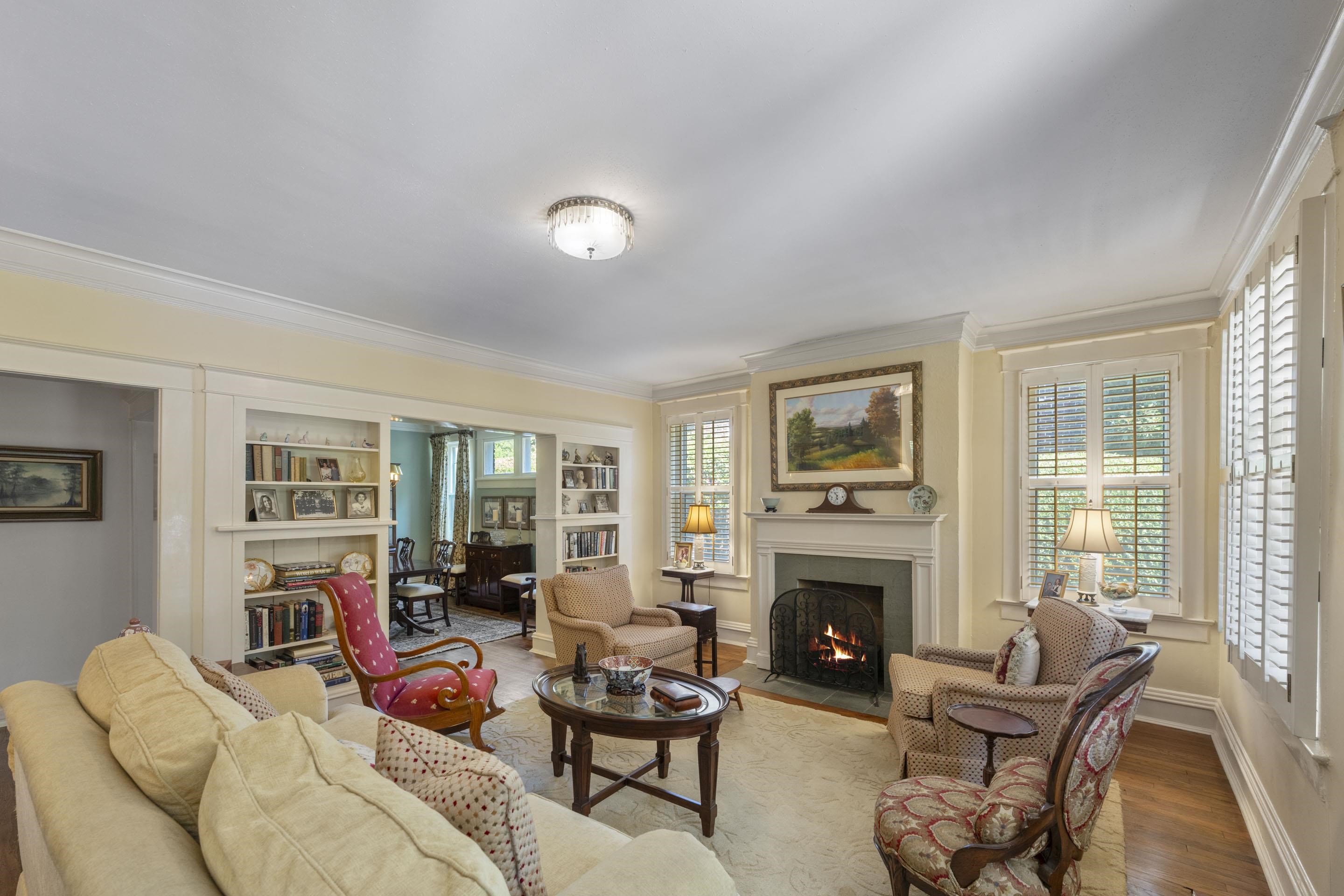 289 Kenilworth Pl Property Photo 4