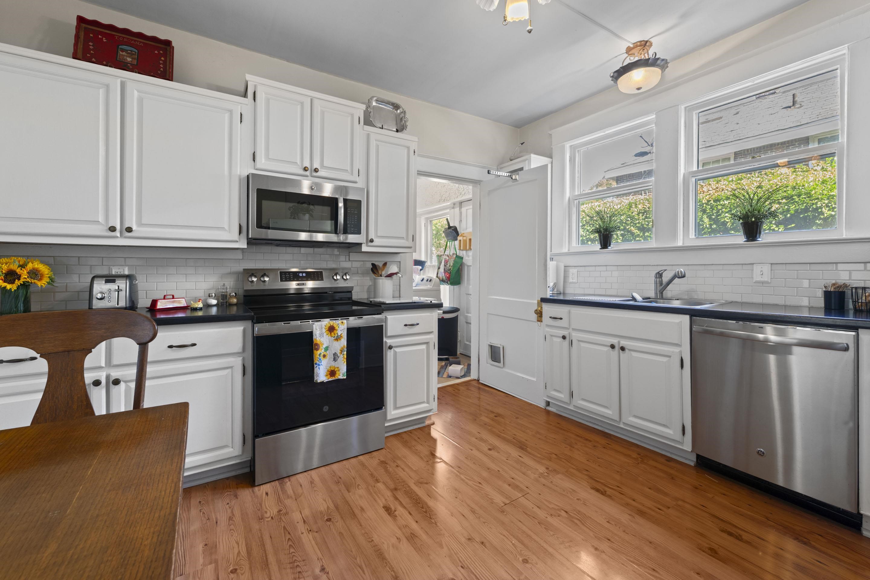 289 Kenilworth Pl Property Photo 6