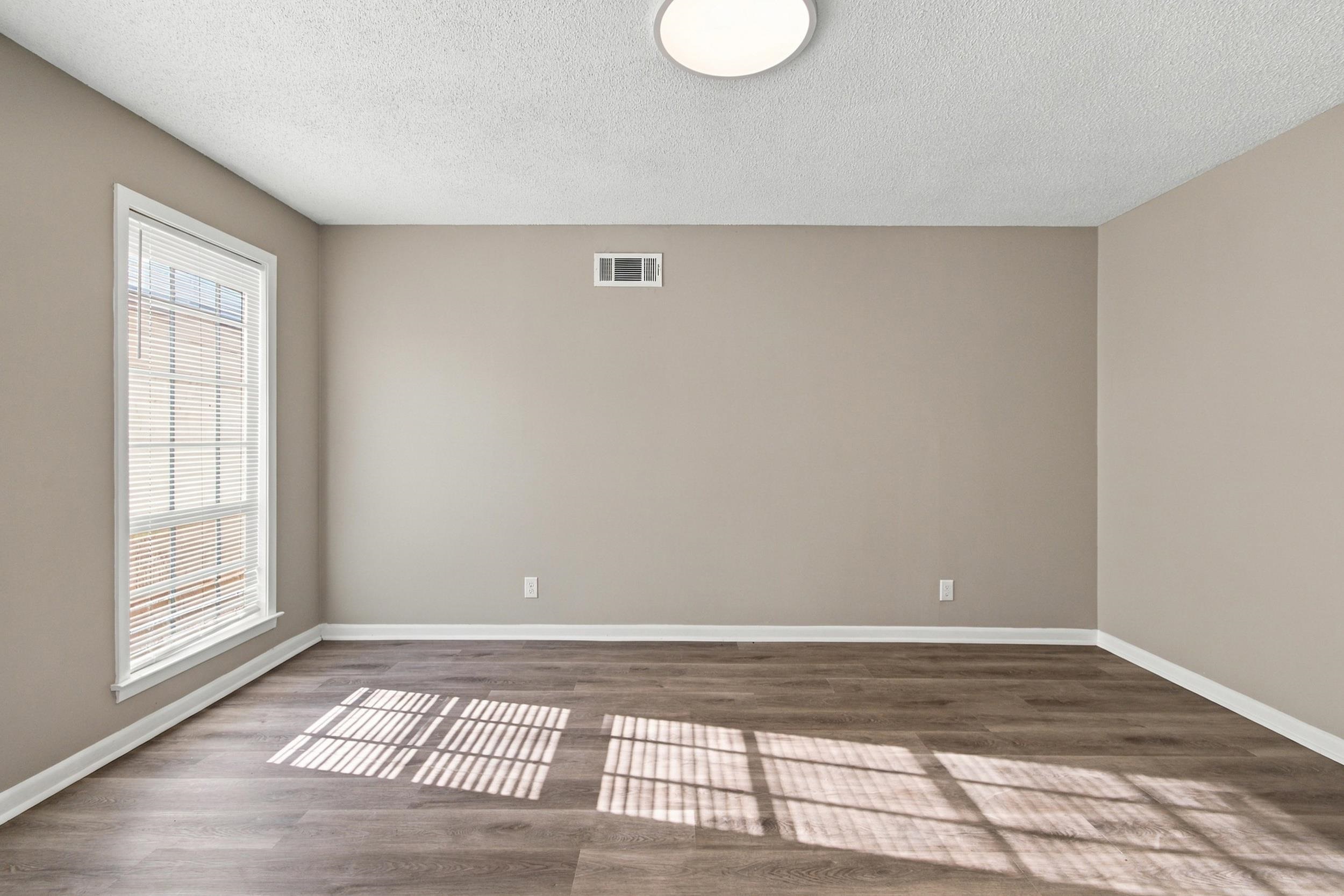 2760 Castleman St Property Photo 4