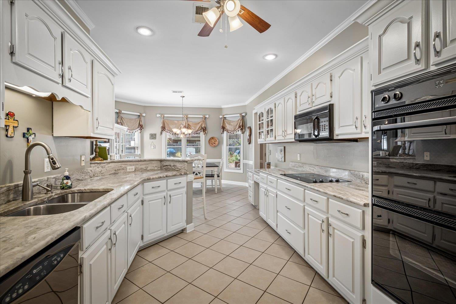 1593 Beckenhall St Property Photo 13