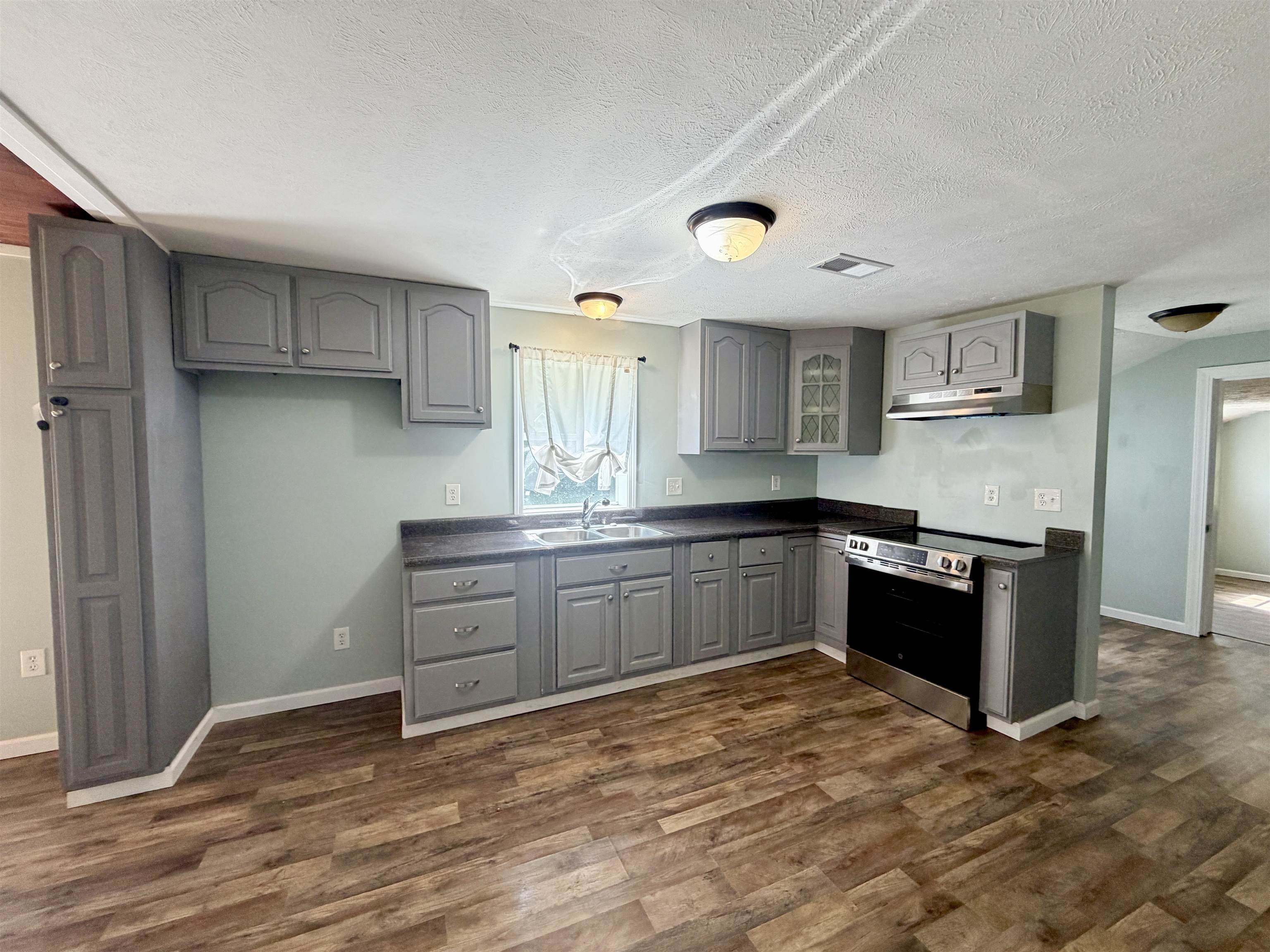 207 N Magnolia St Property Photo 2