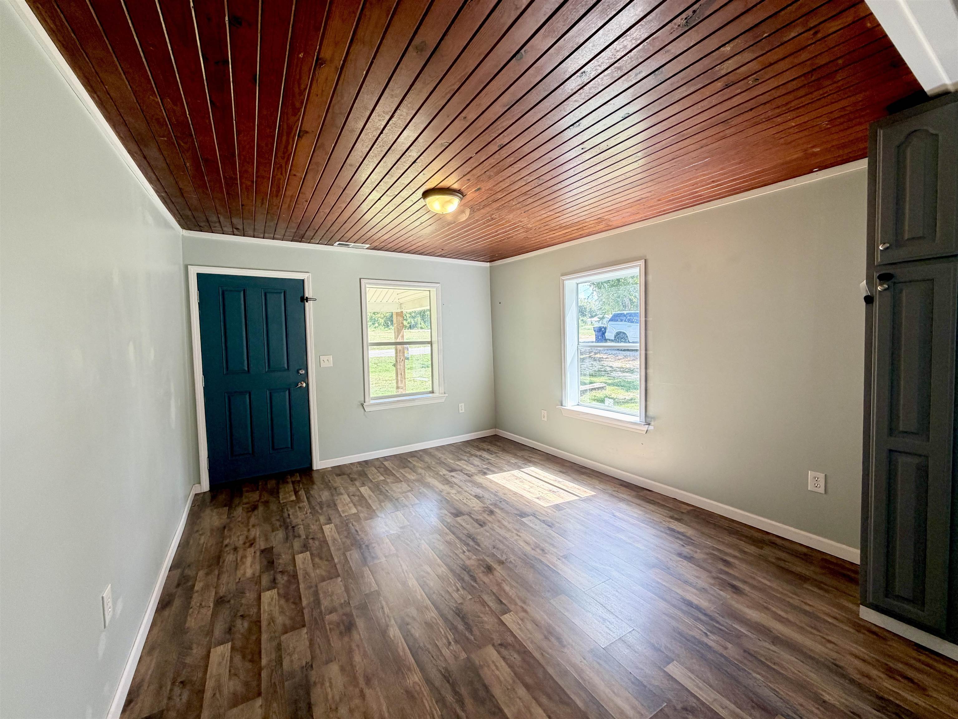 207 N Magnolia St Property Photo 5