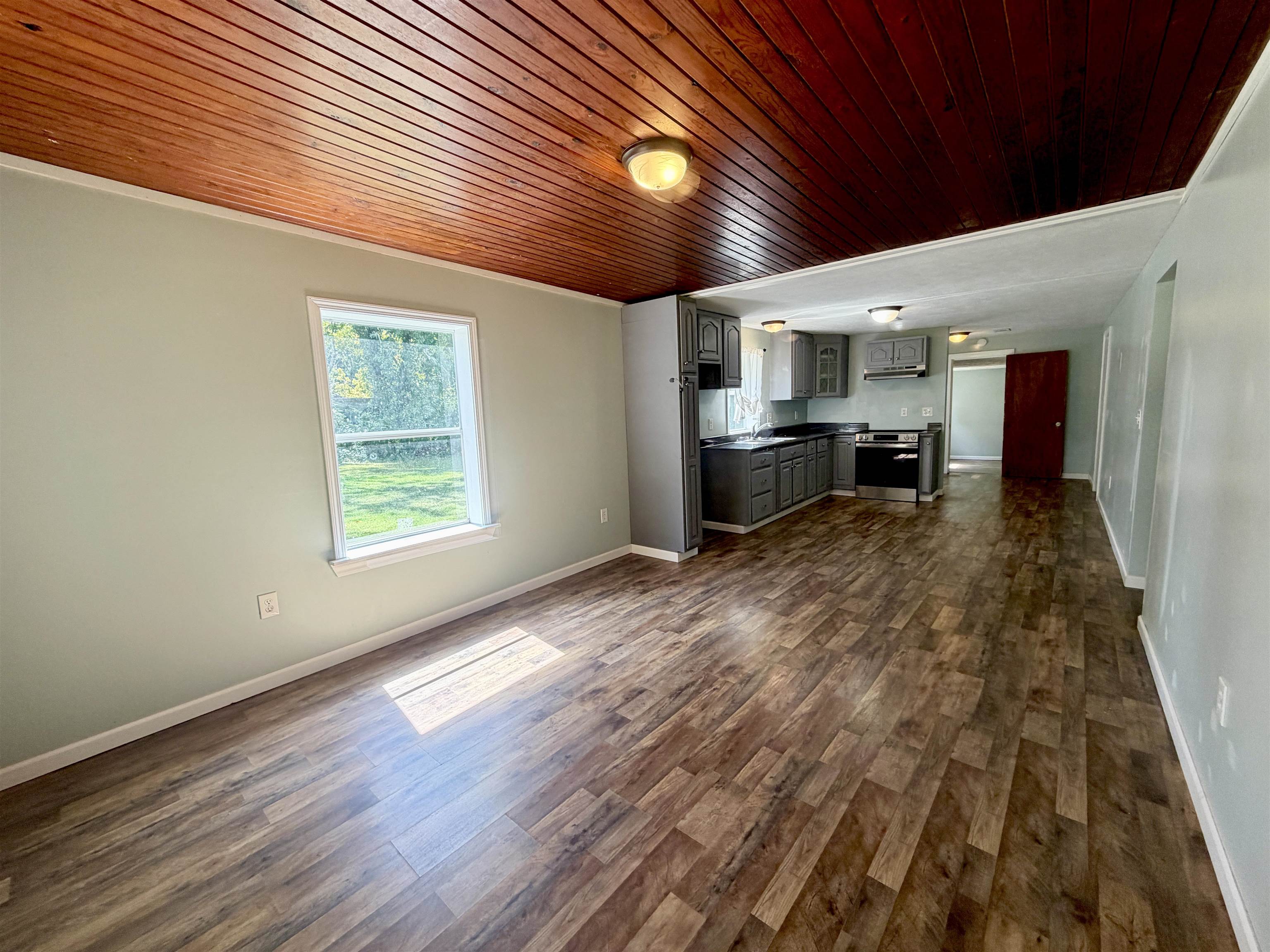 207 N Magnolia St Property Photo 6