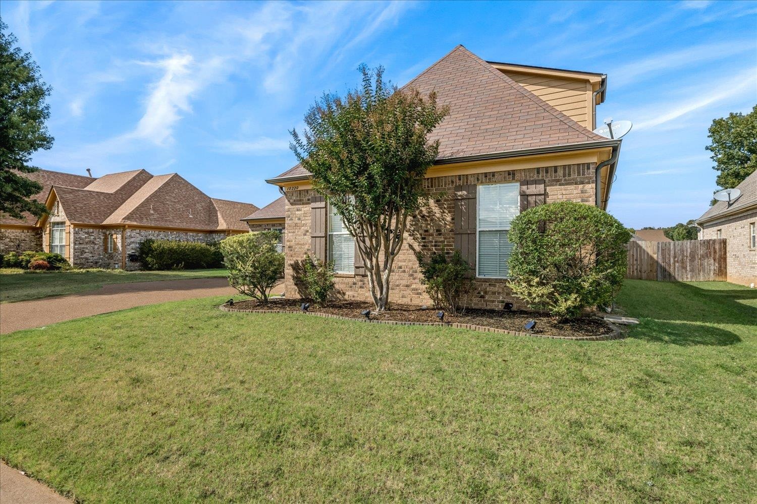 10220 Adikson Dr Property Photo 2