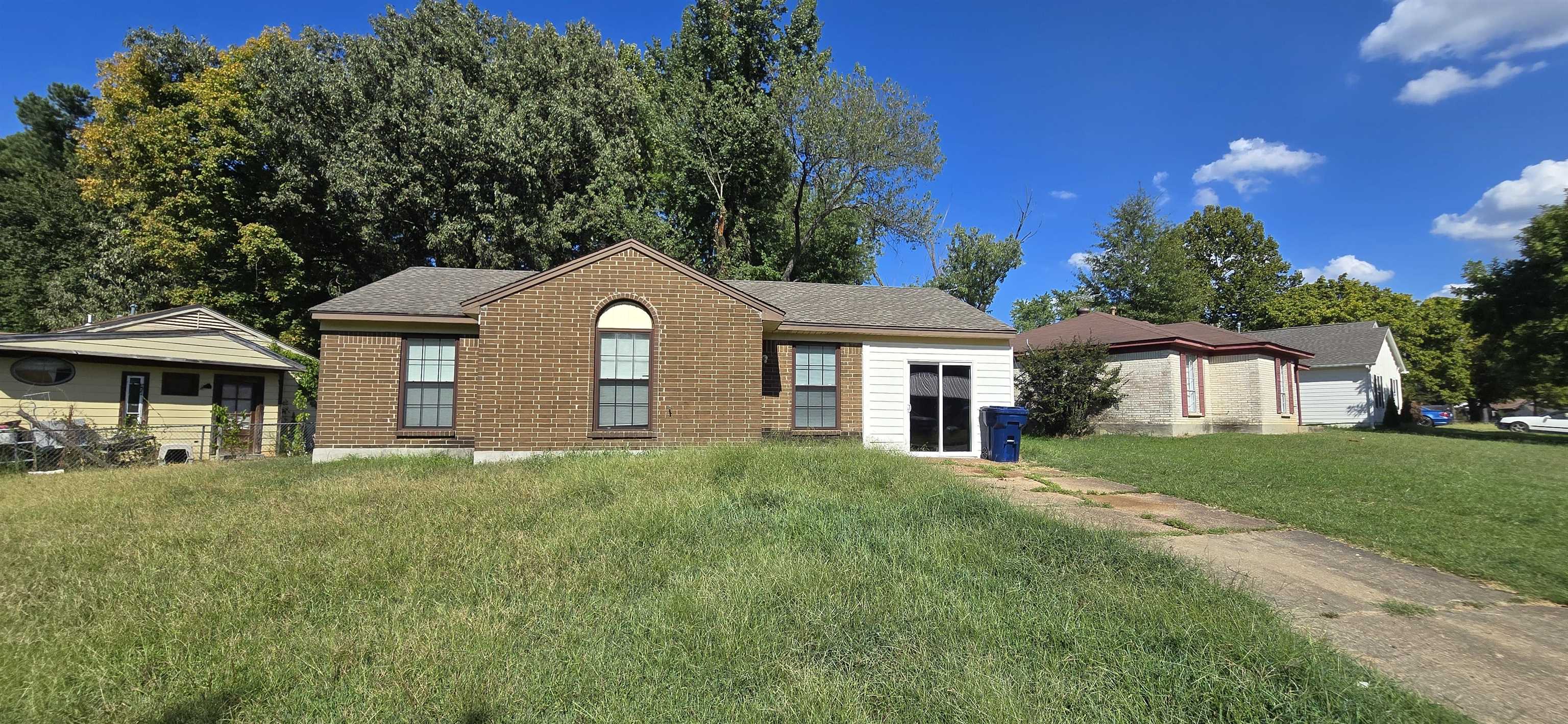 5200 BROKEN OAK DR Property Photo 1