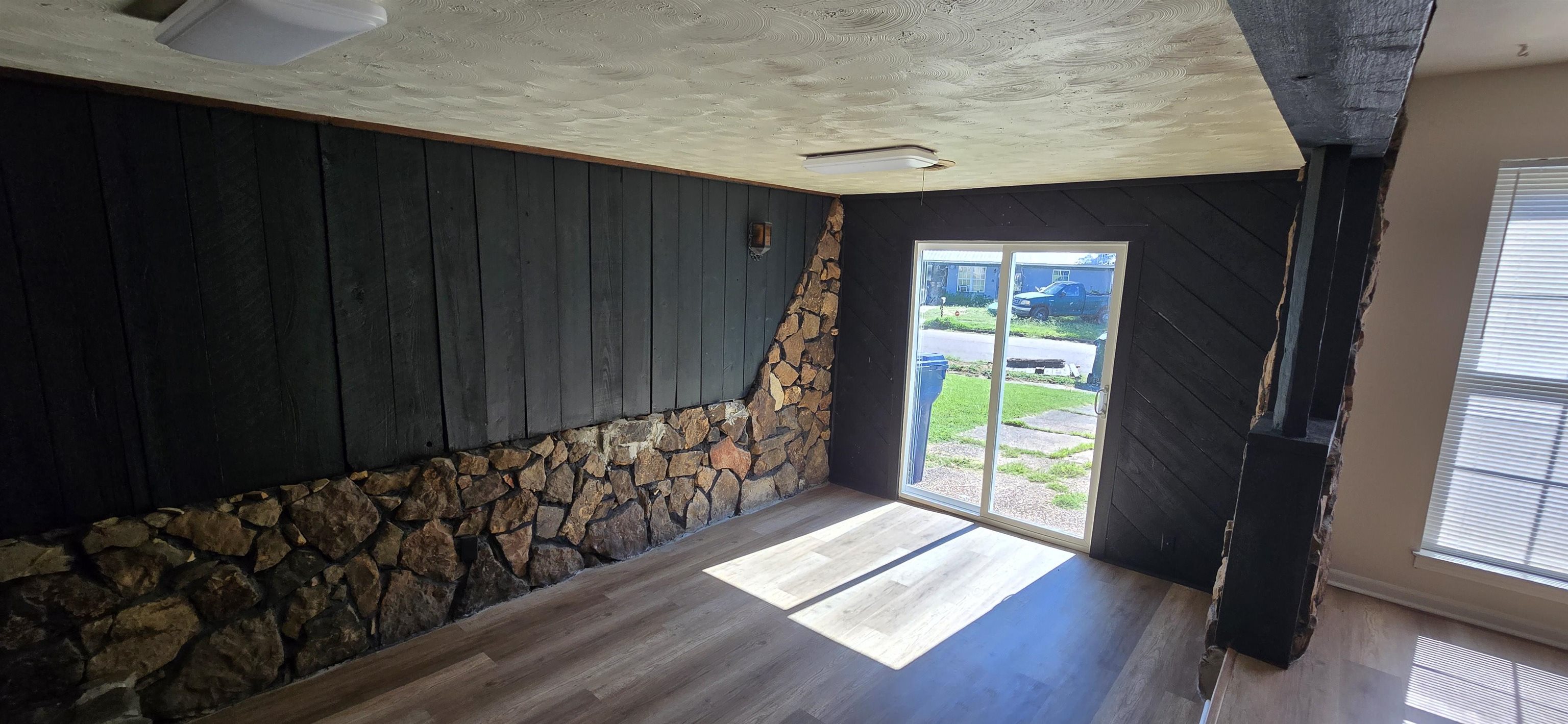 5200 Broken Oak Dr Property Photo 3