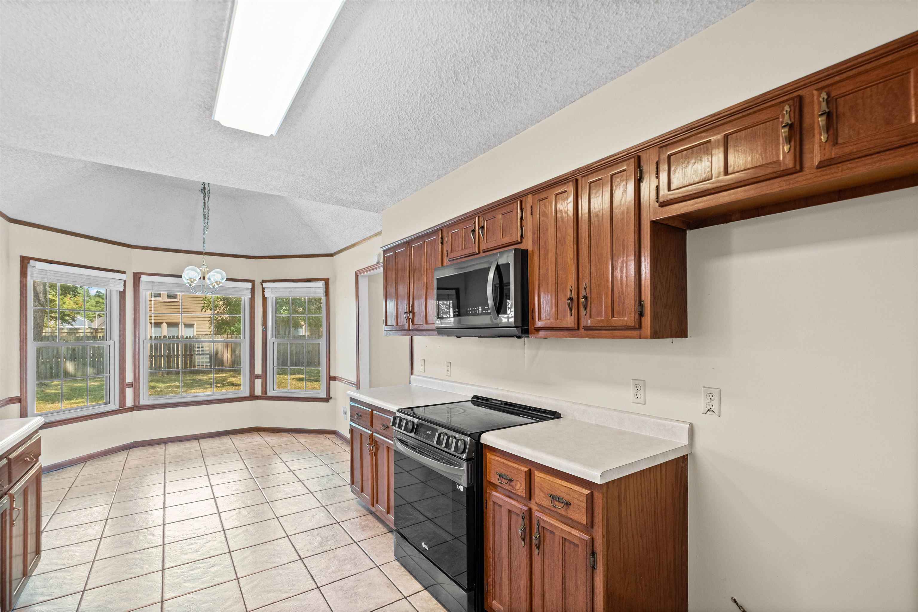 8142 S Creekside Cir S Property Photo 3