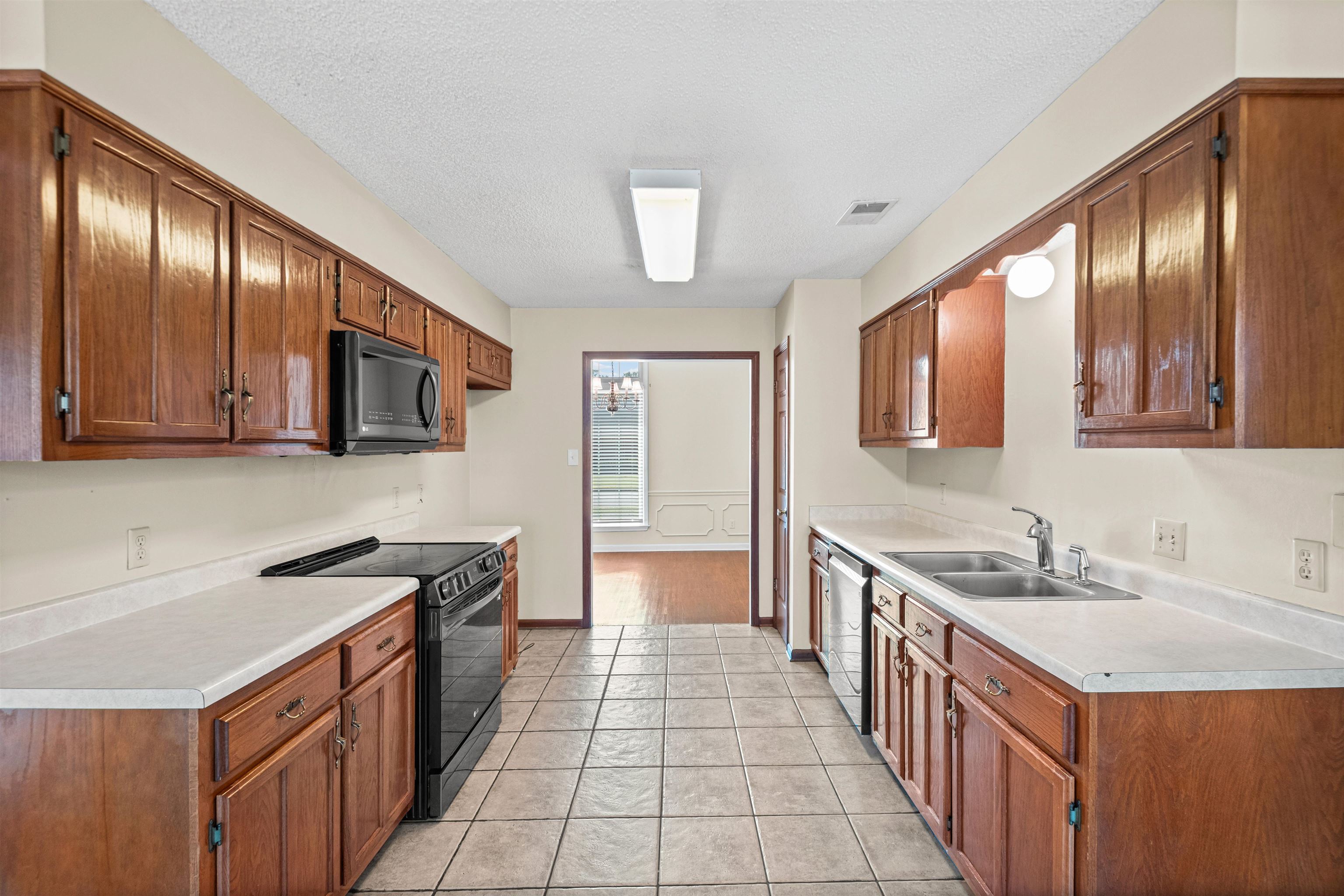 8142 S Creekside Cir S Property Photo 4