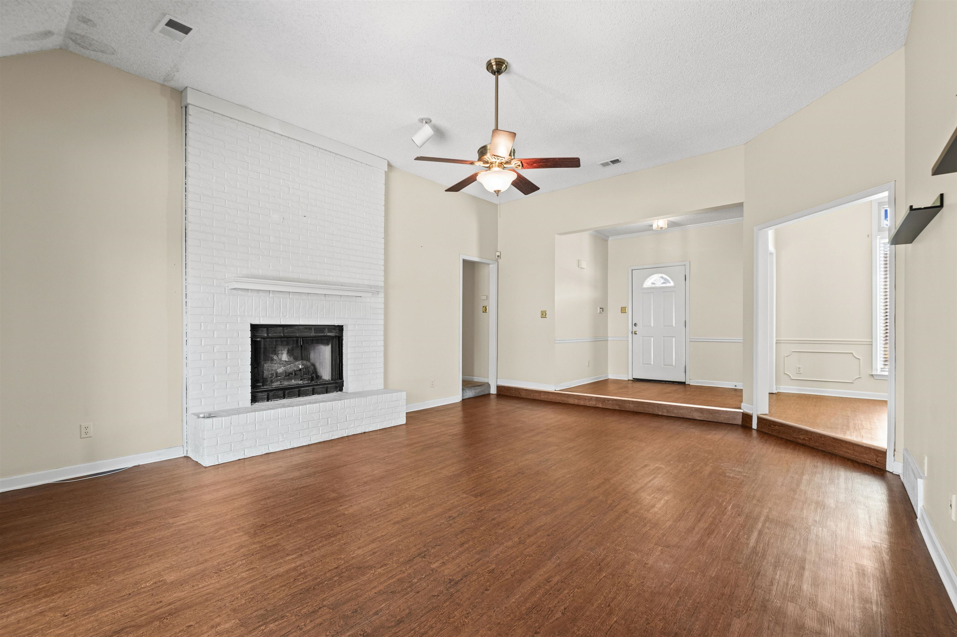 8142 S Creekside Cir S Property Photo 6