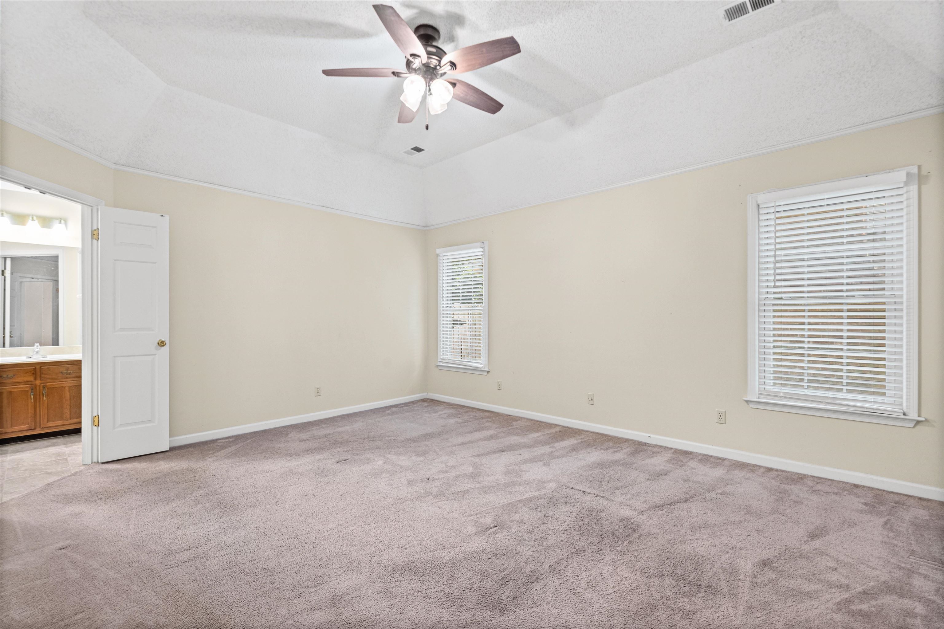 8142 S Creekside Cir S Property Photo 8