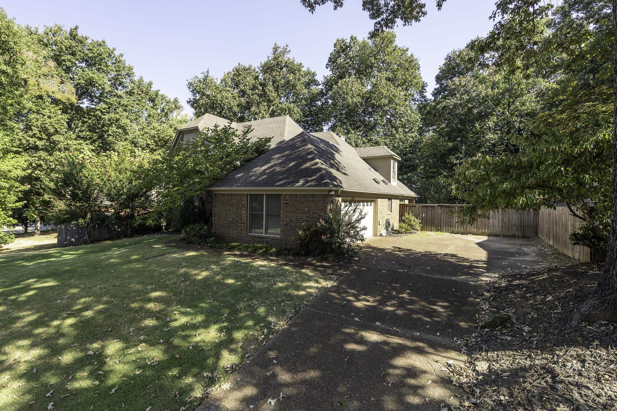 1618 Autumn Tree Cv Property Photo 2