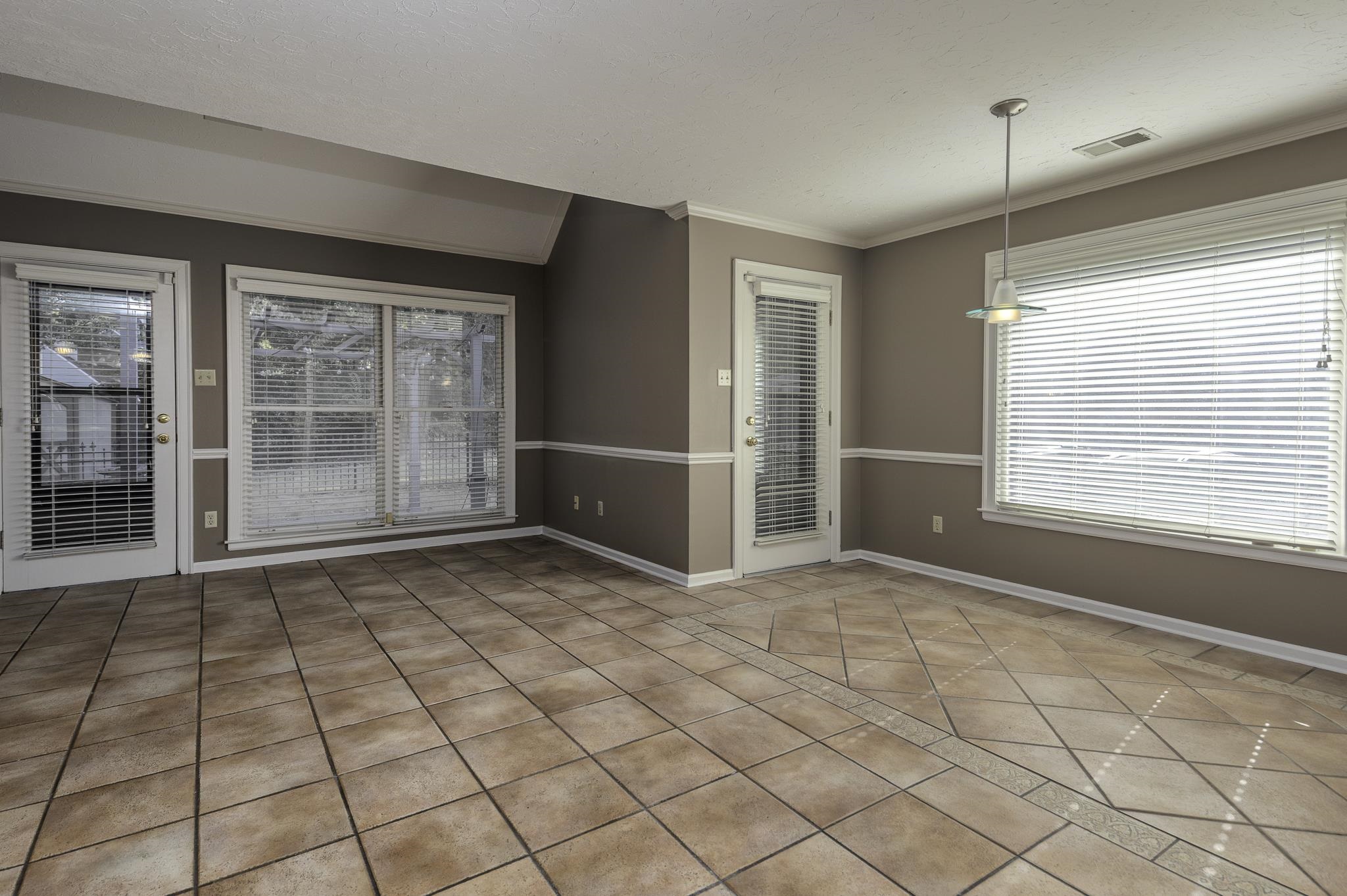 1618 Autumn Tree Cv Property Photo 8