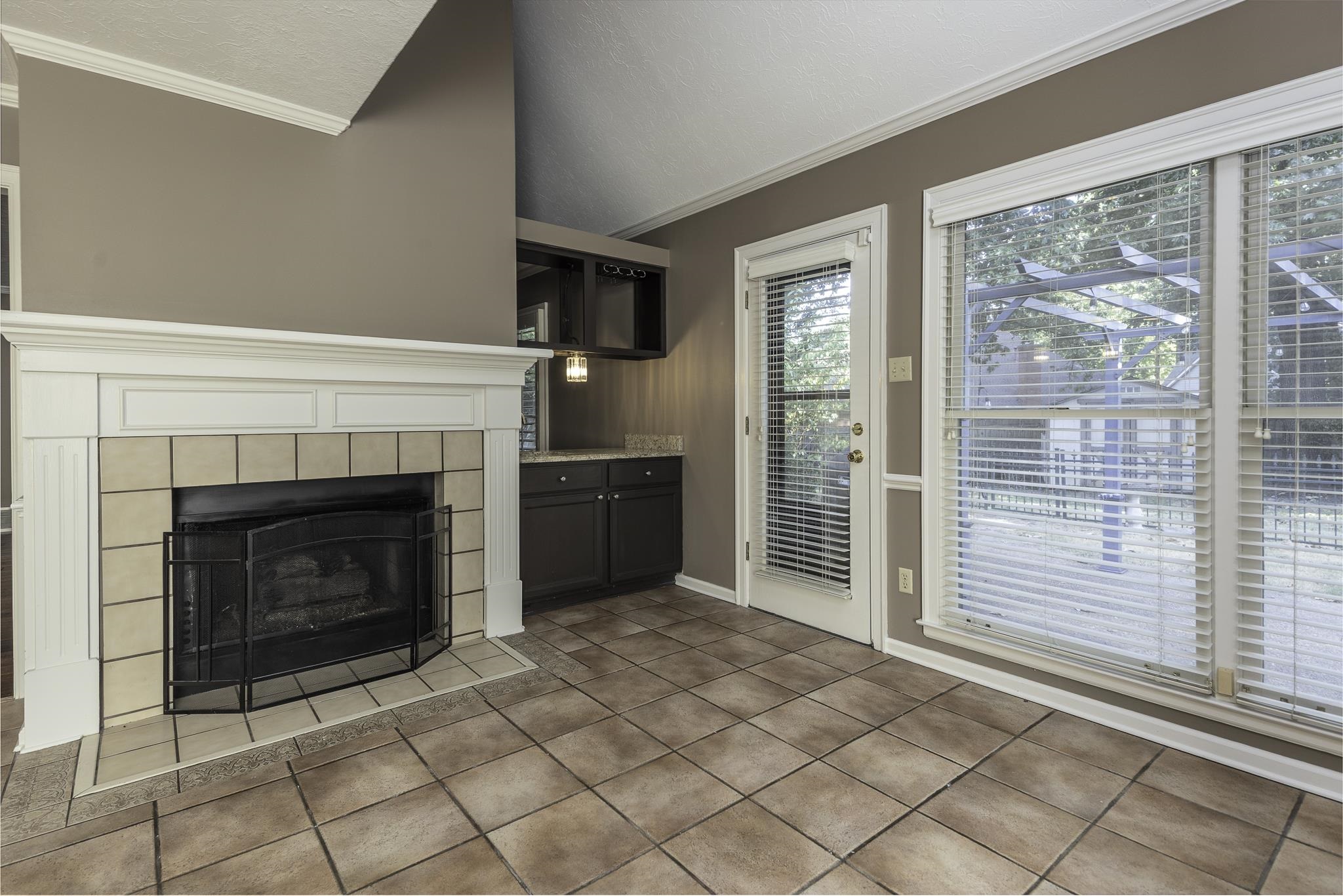 1618 Autumn Tree Cv Property Photo 10