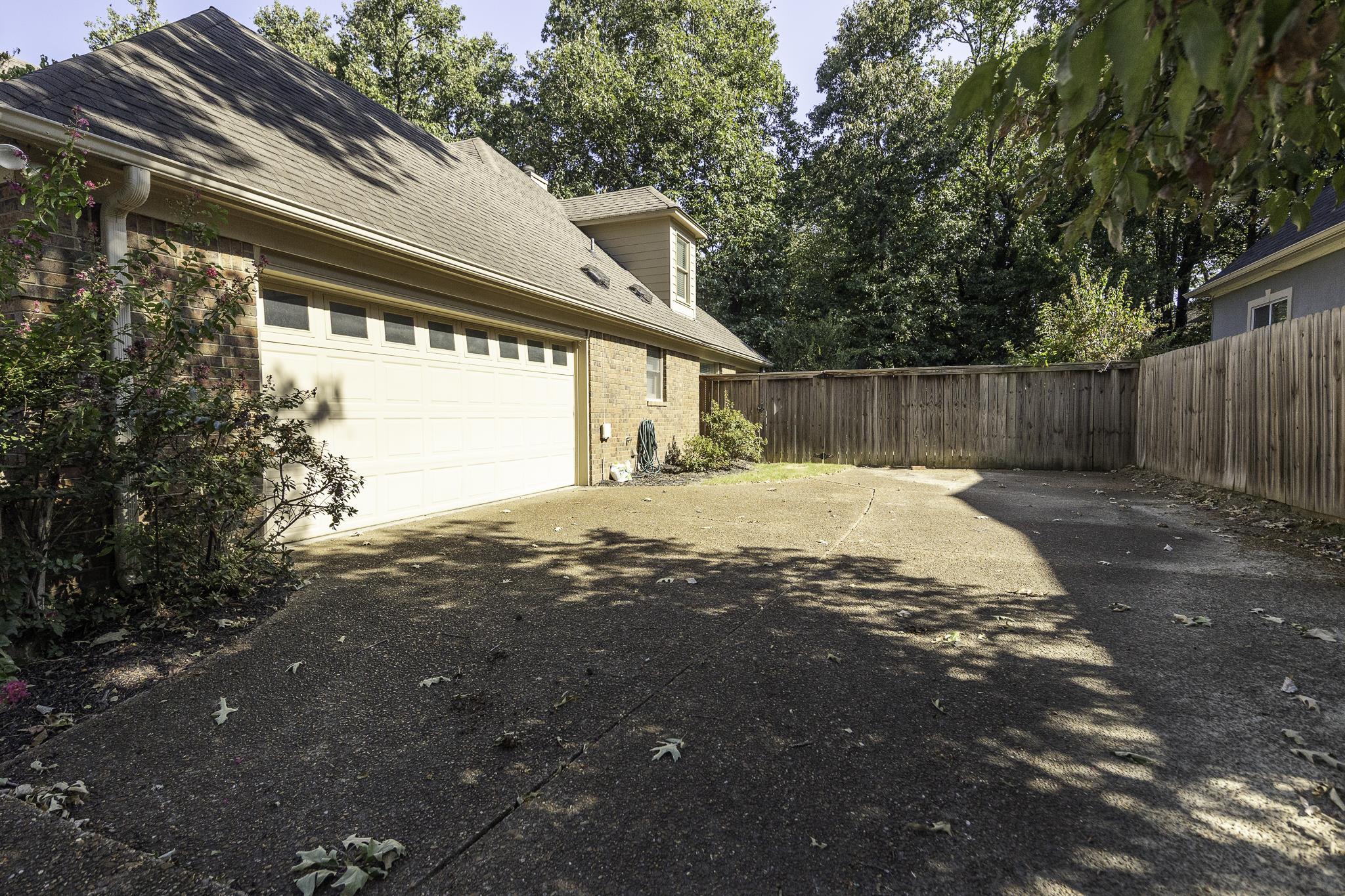1618 Autumn Tree Cv Property Photo 36