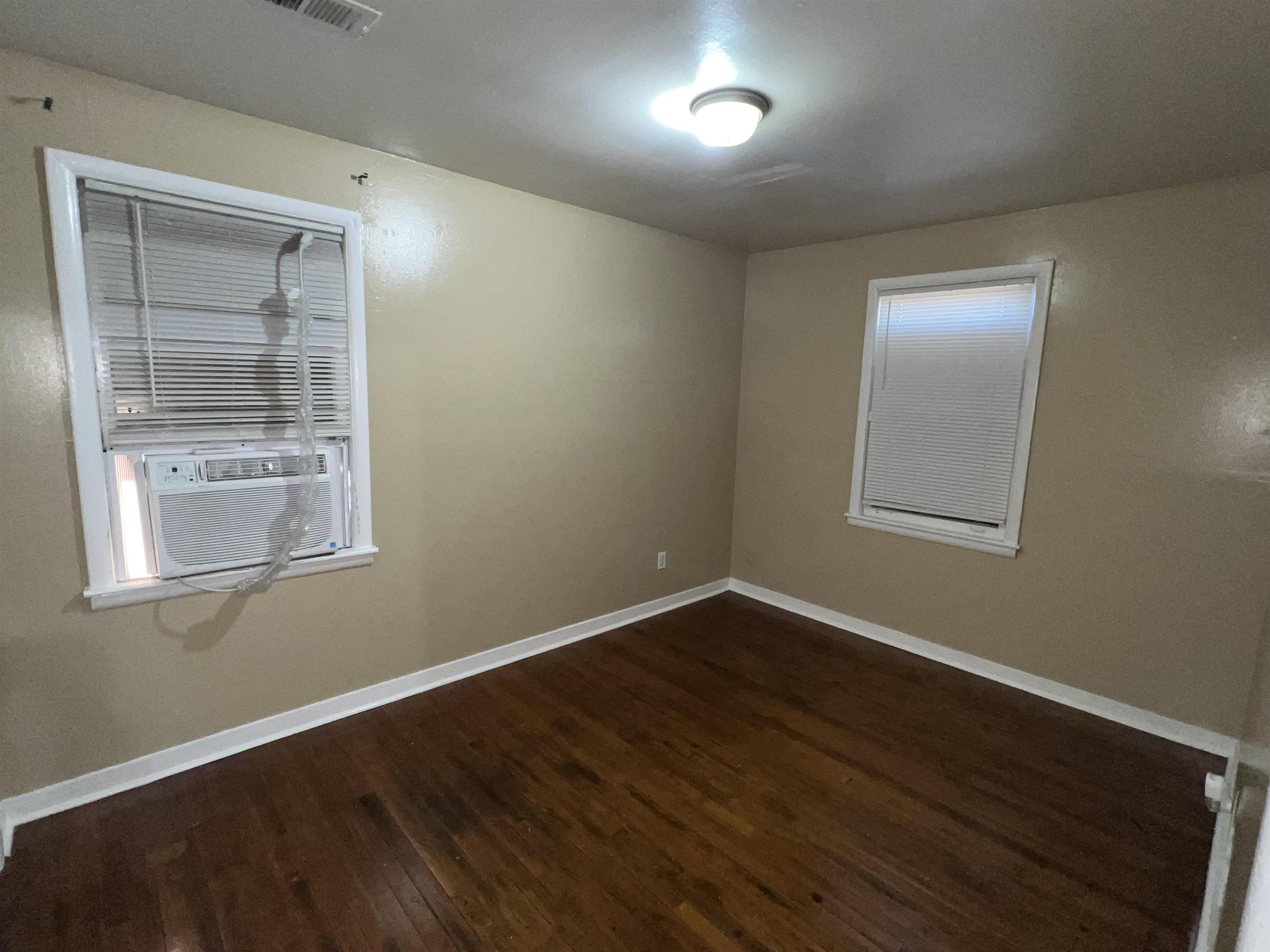 1251 Holliday St Property Photo 3