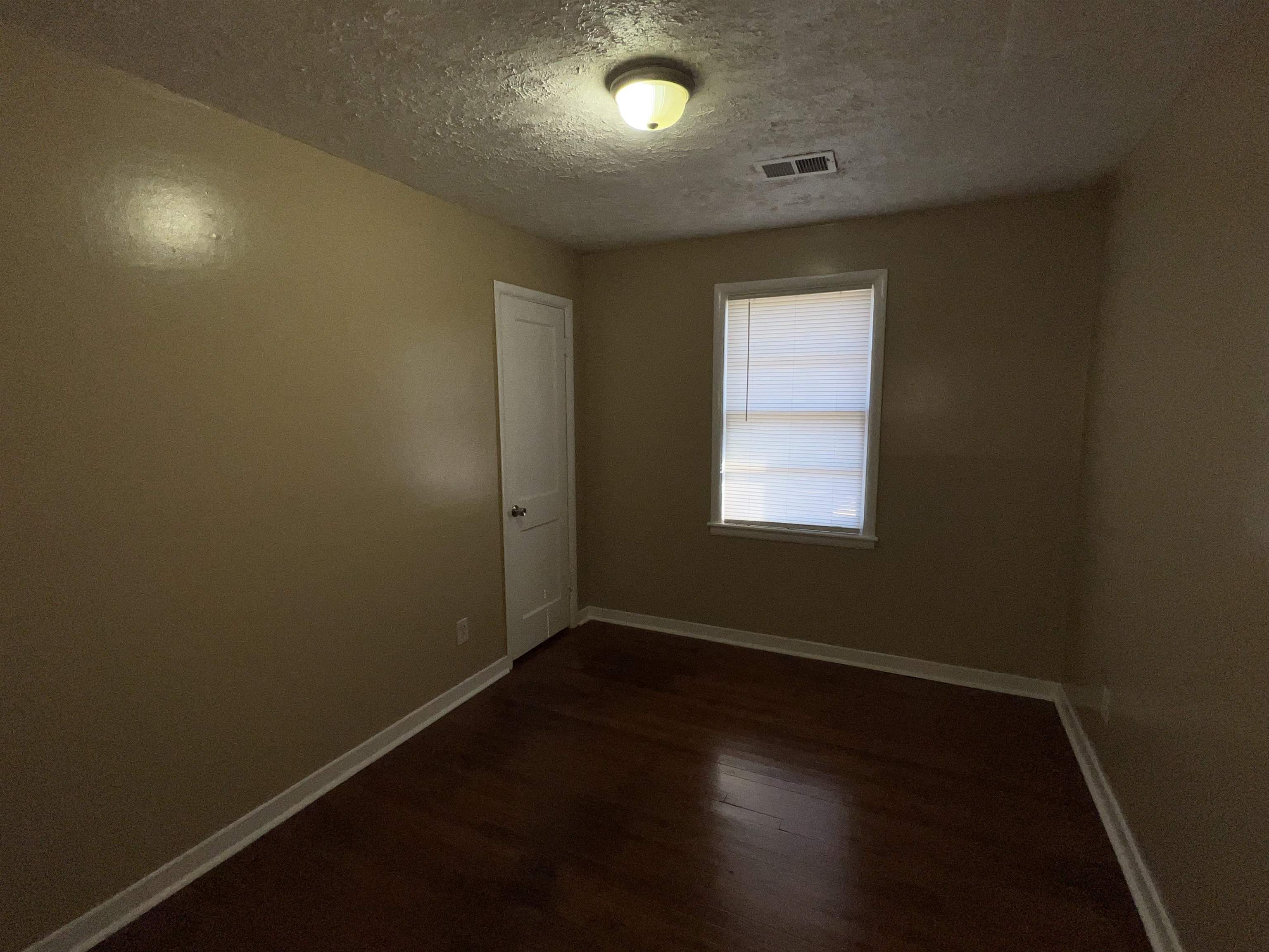 1251 Holliday St Property Photo 4