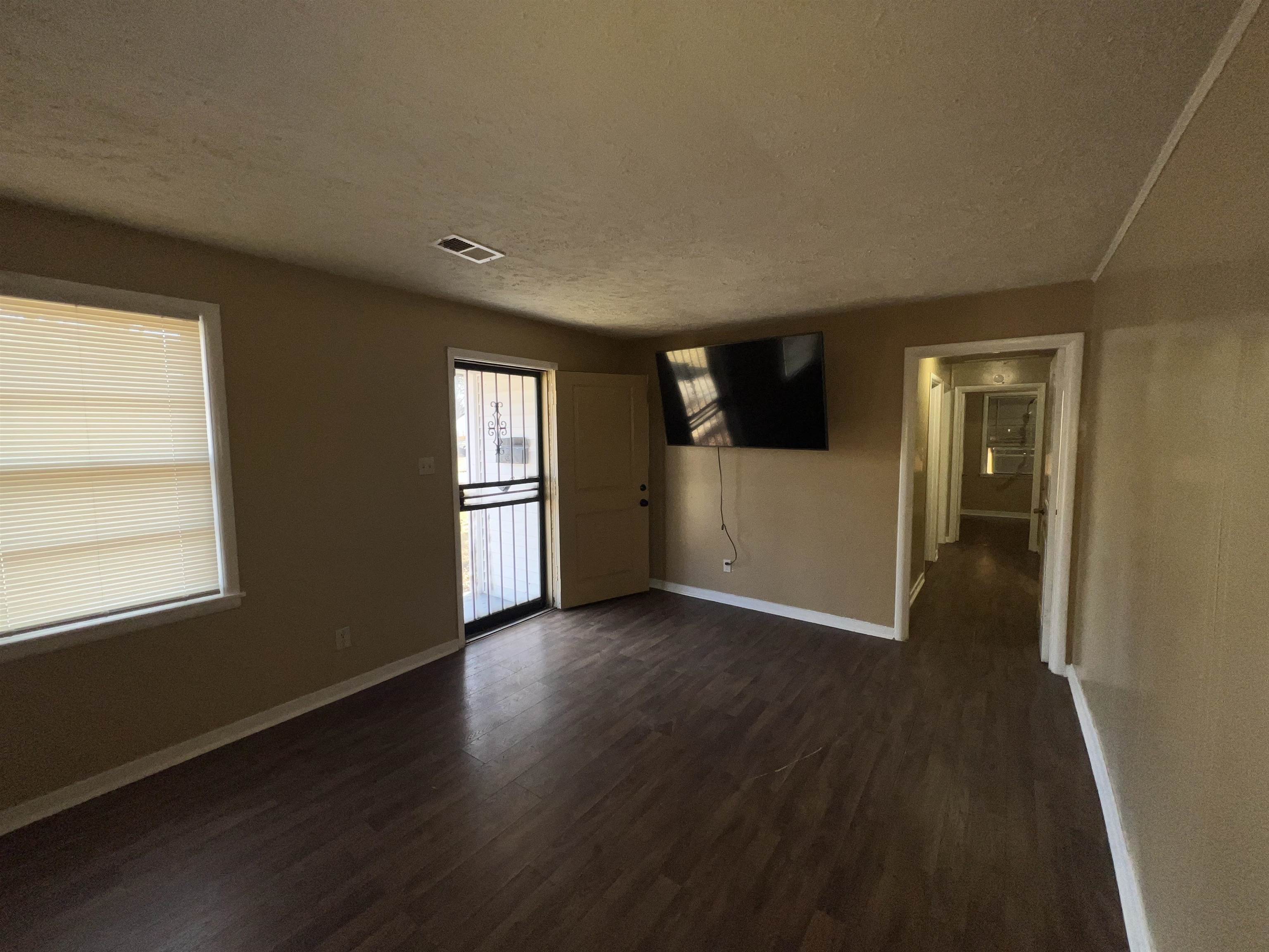 1251 Holliday St Property Photo 6