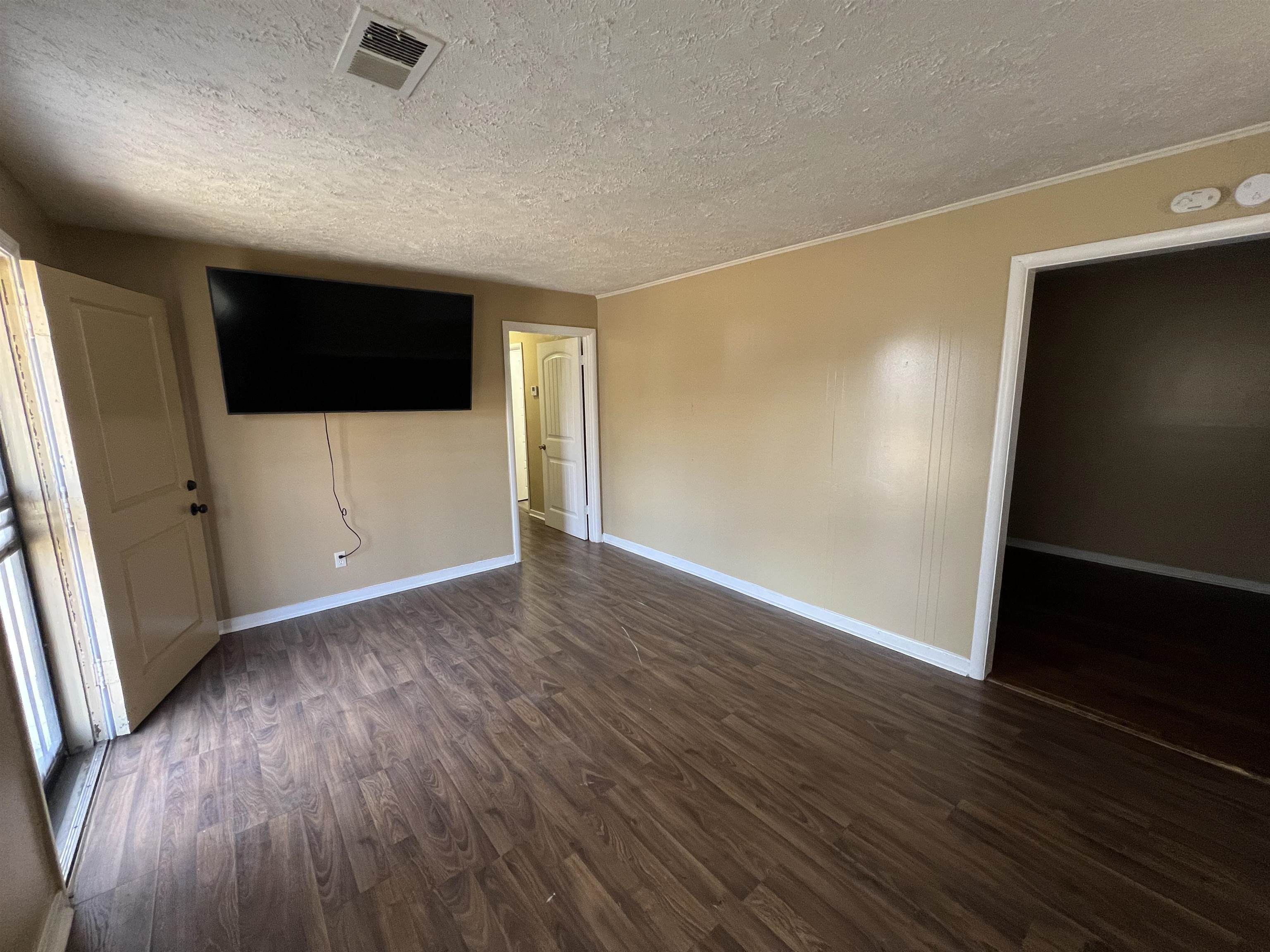 1251 Holliday St Property Photo 8