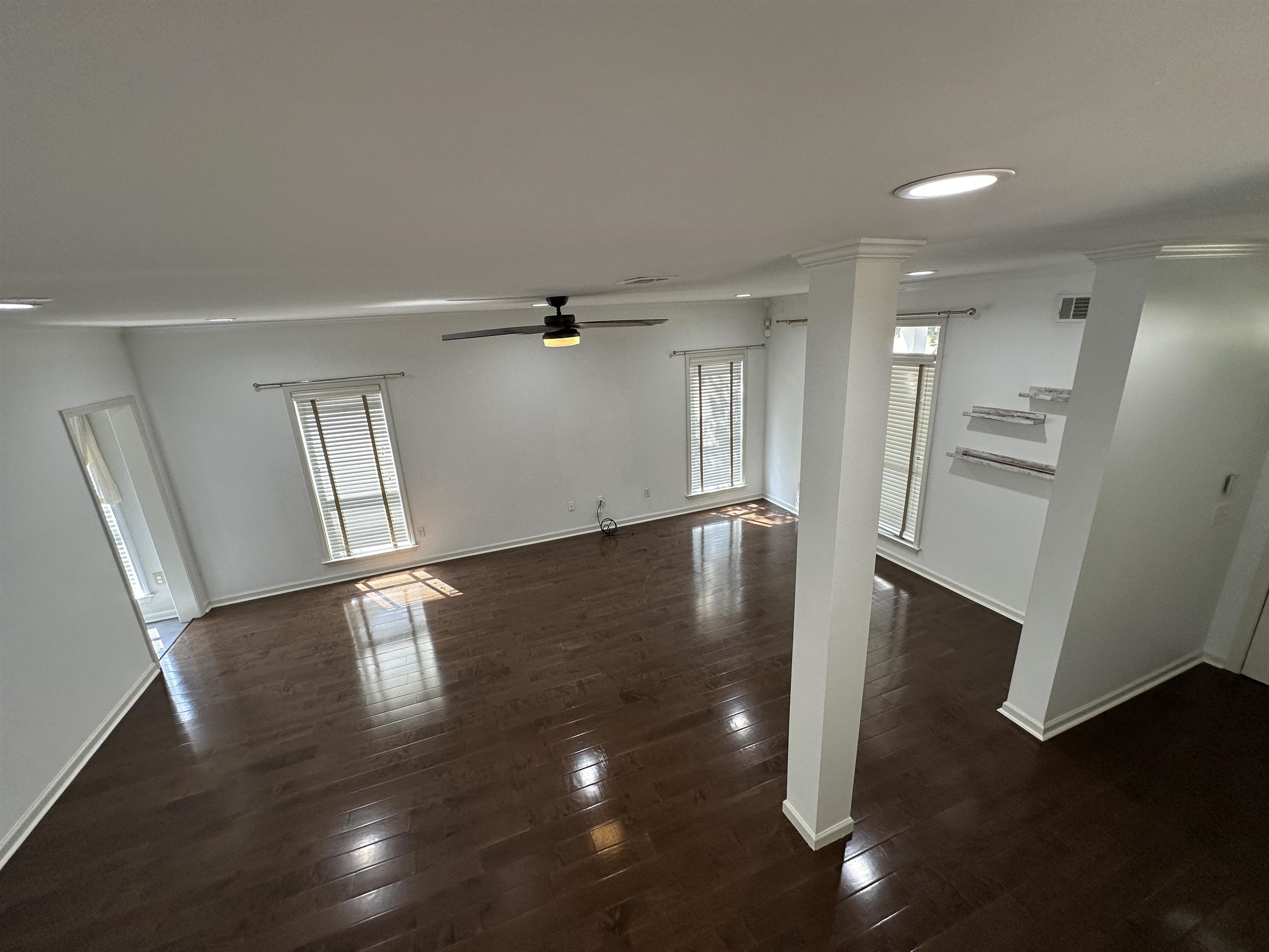 1054 E Island Dr Property Photo 2
