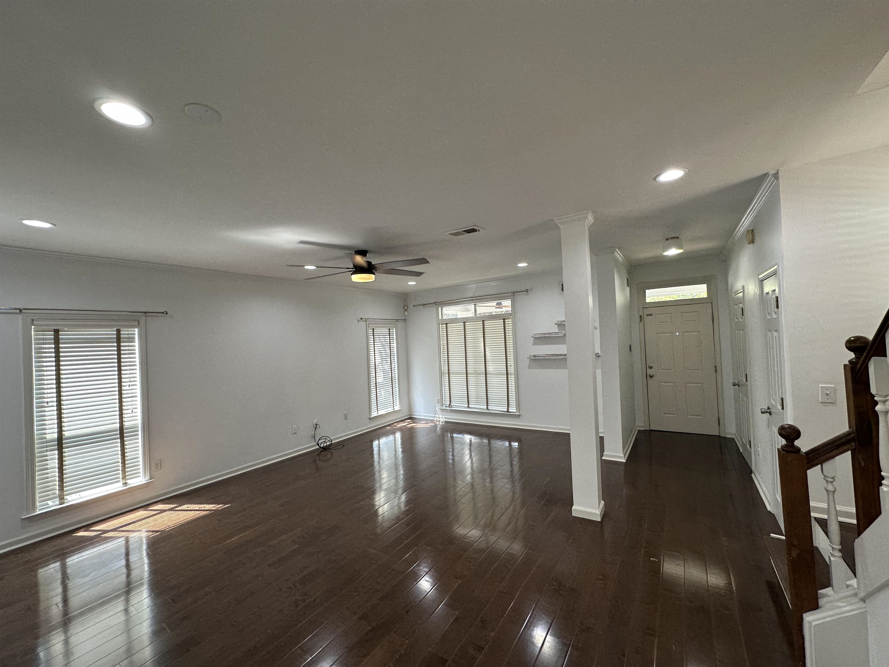 1054 E Island Dr Property Photo 3