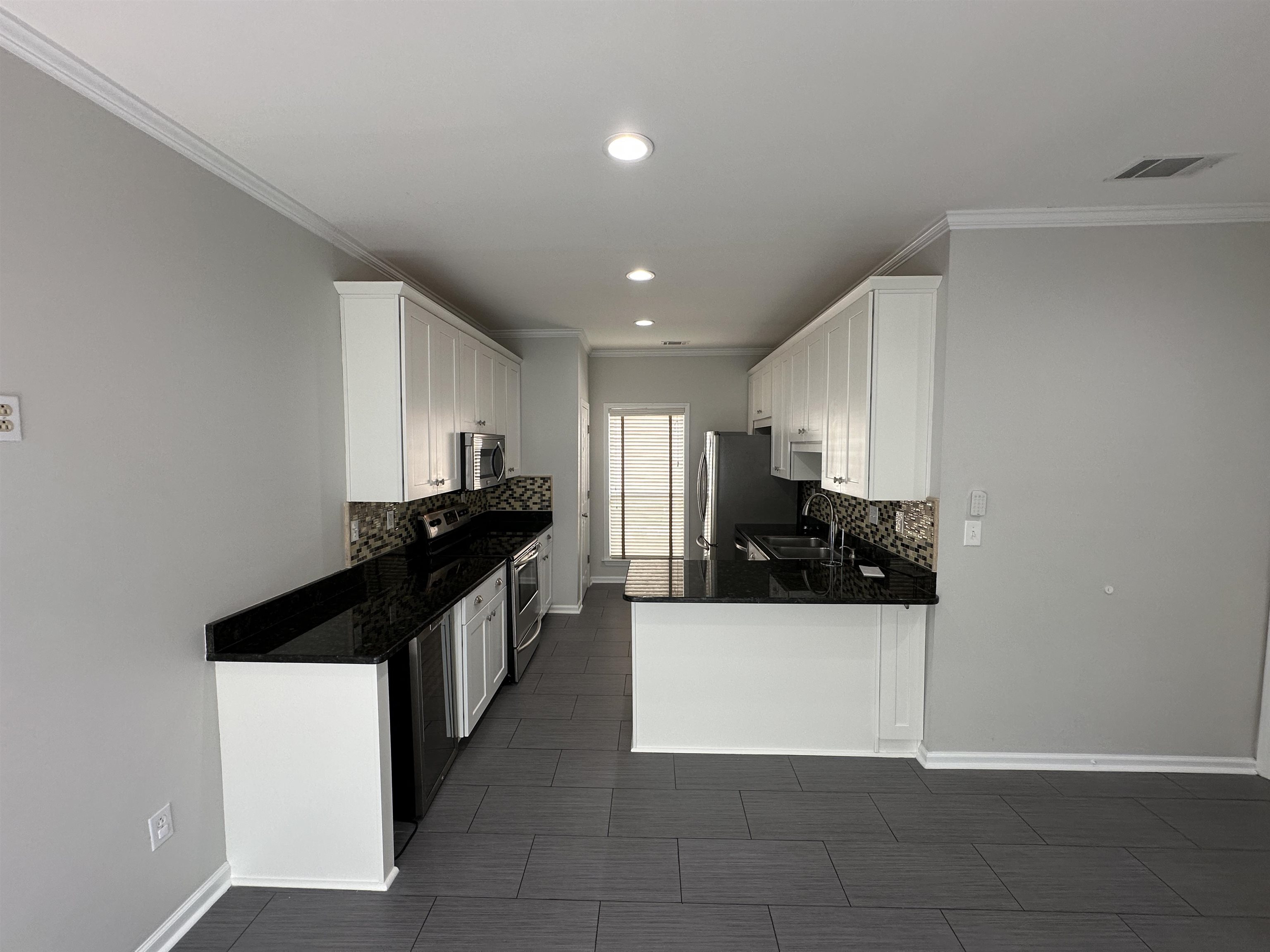 1054 E Island Dr Property Photo 4