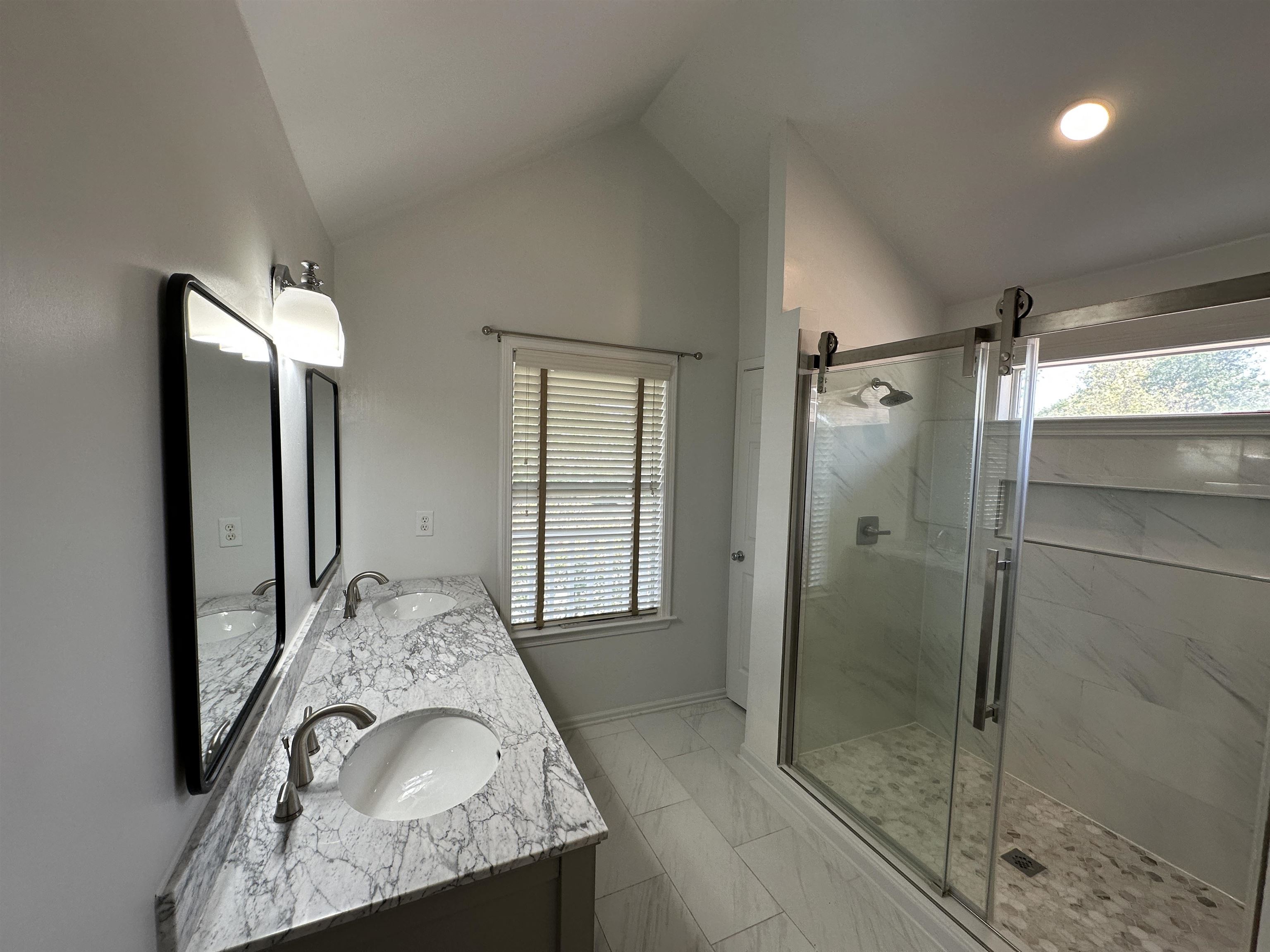 1054 E Island Dr Property Photo 6