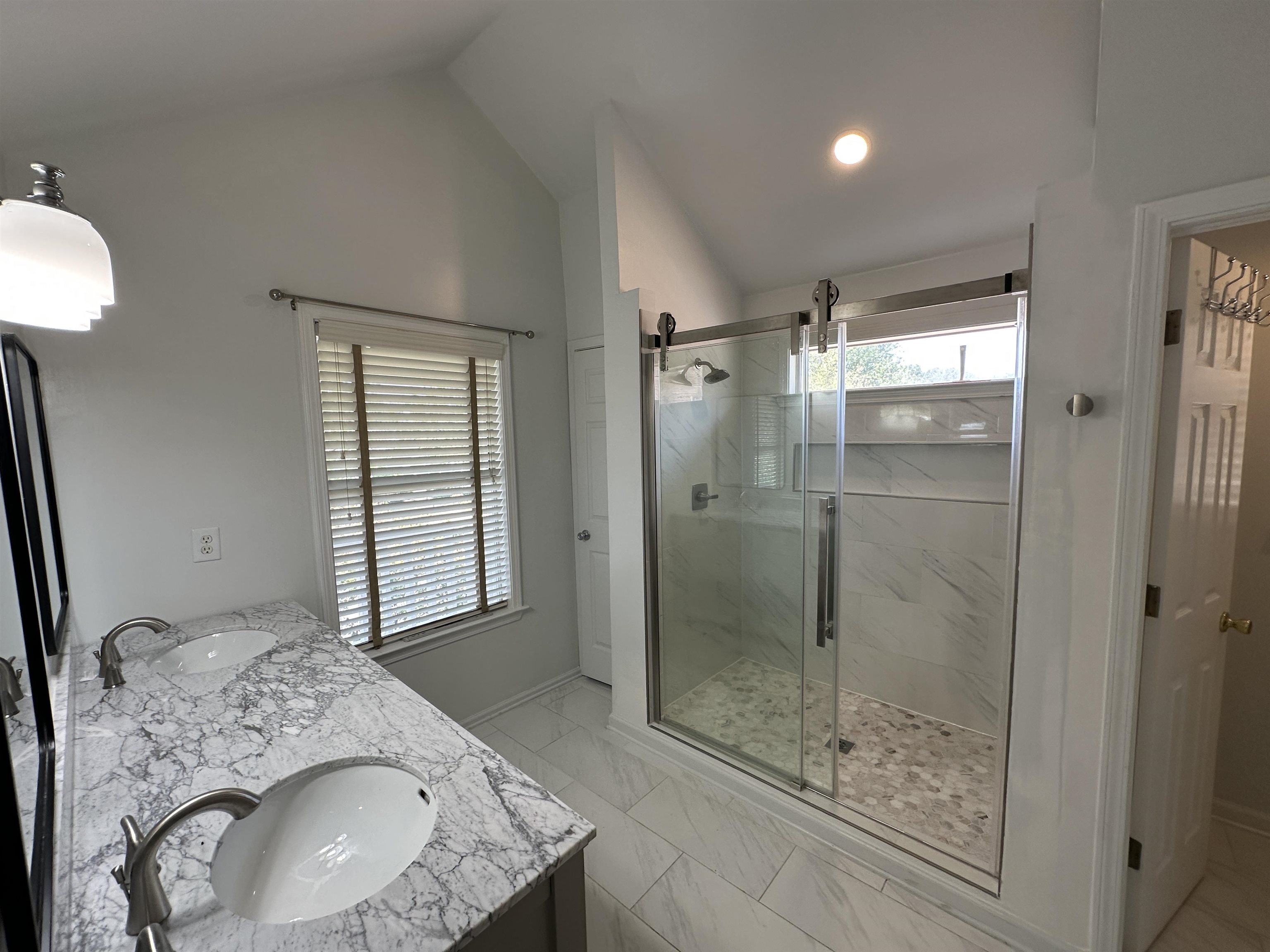 1054 E Island Dr Property Photo 8