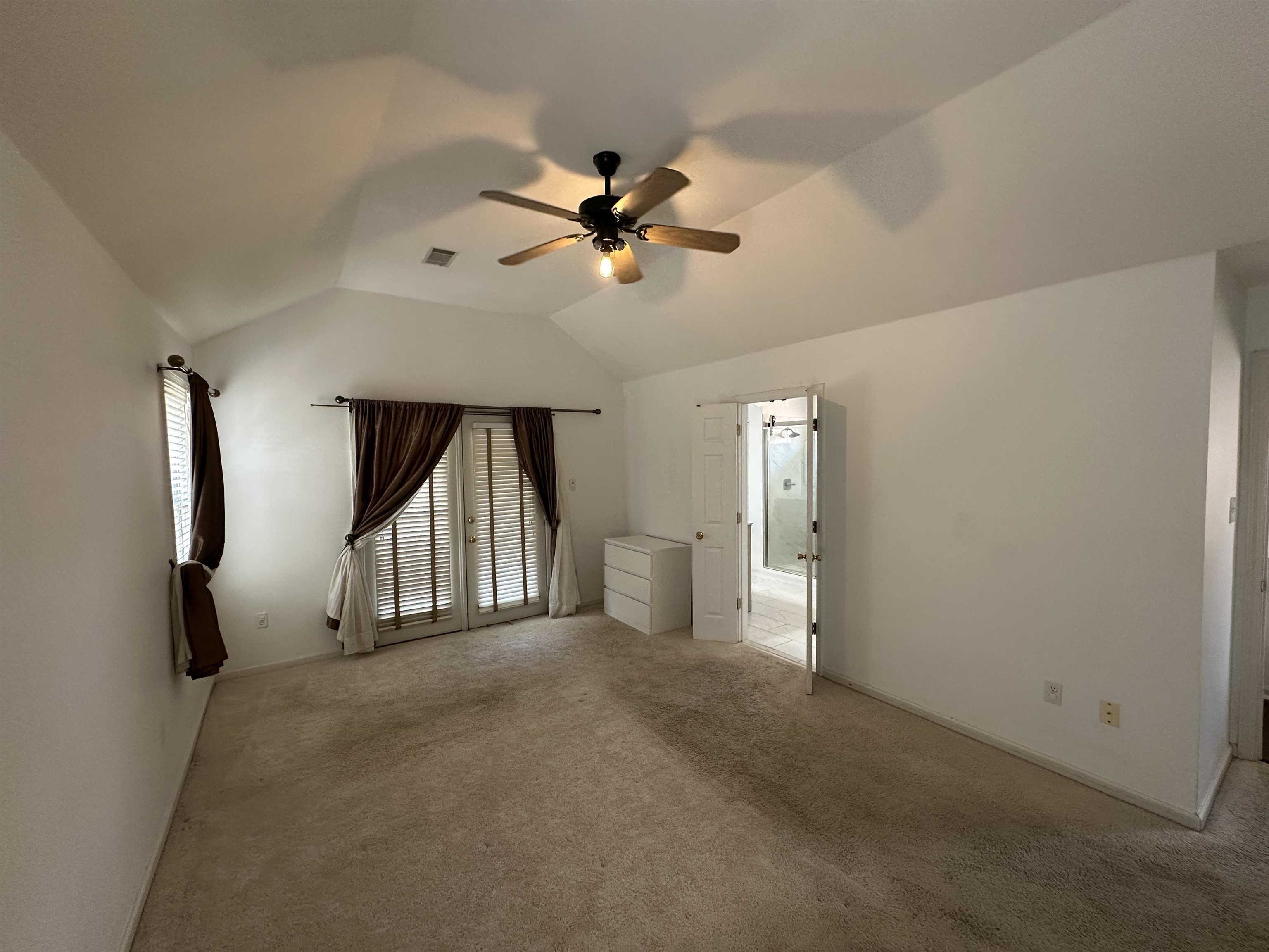1054 E Island Dr Property Photo 9