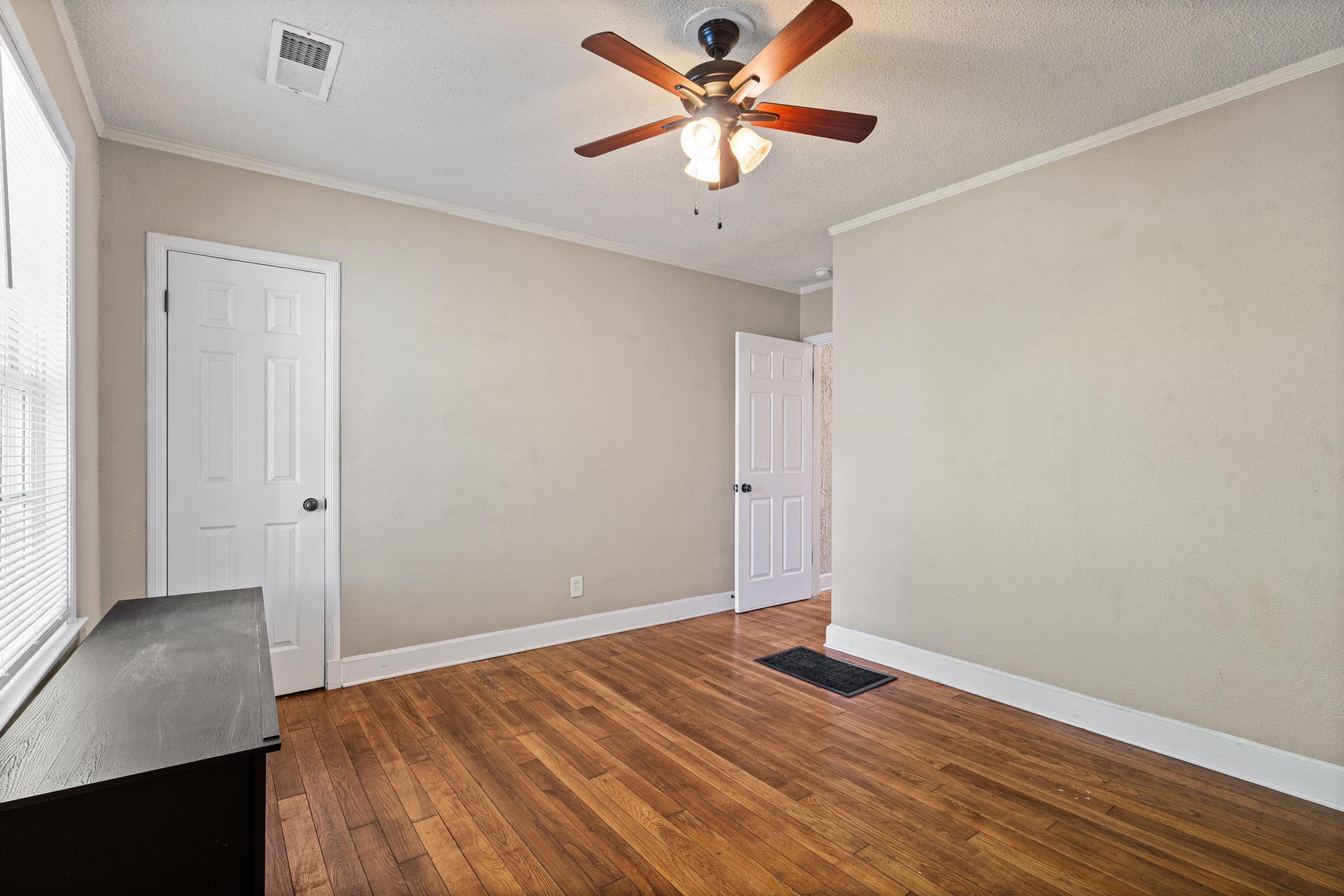 823 Dickinson St Property Photo 14