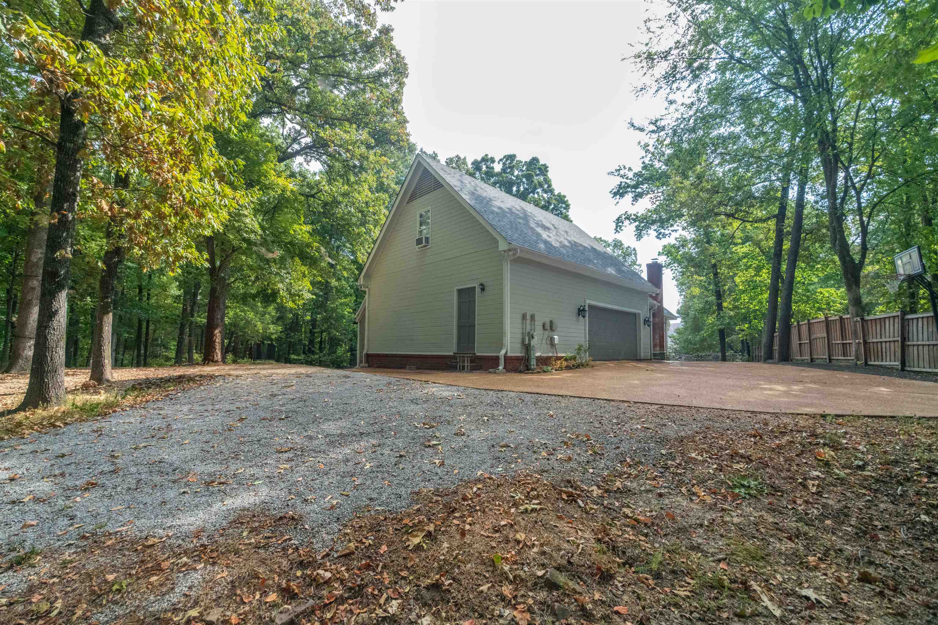 7816 Wood Glen Cv Property Photo 29