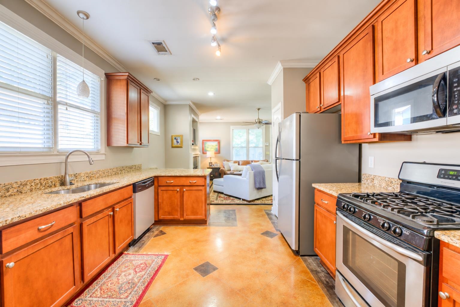2440 Parkway Pl Property Photo 7